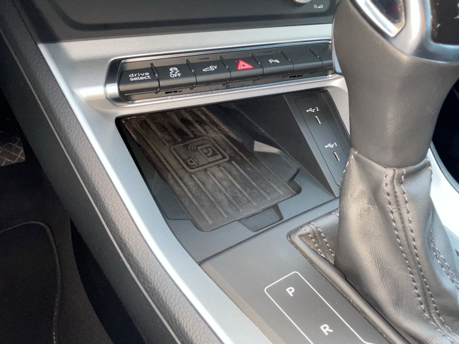 Audi - Q3_25