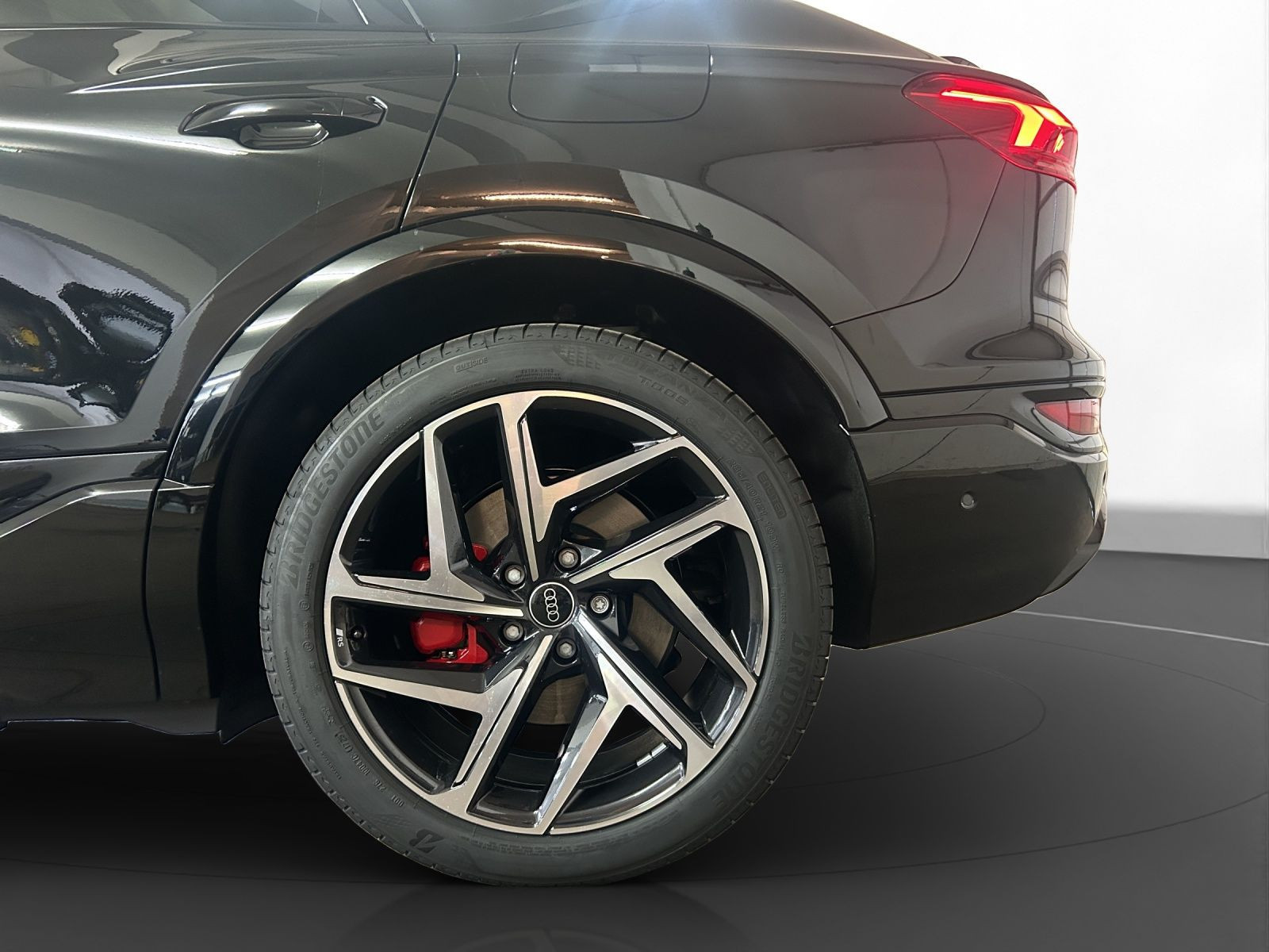 Audi - SQ6 Sportback e-tron_10