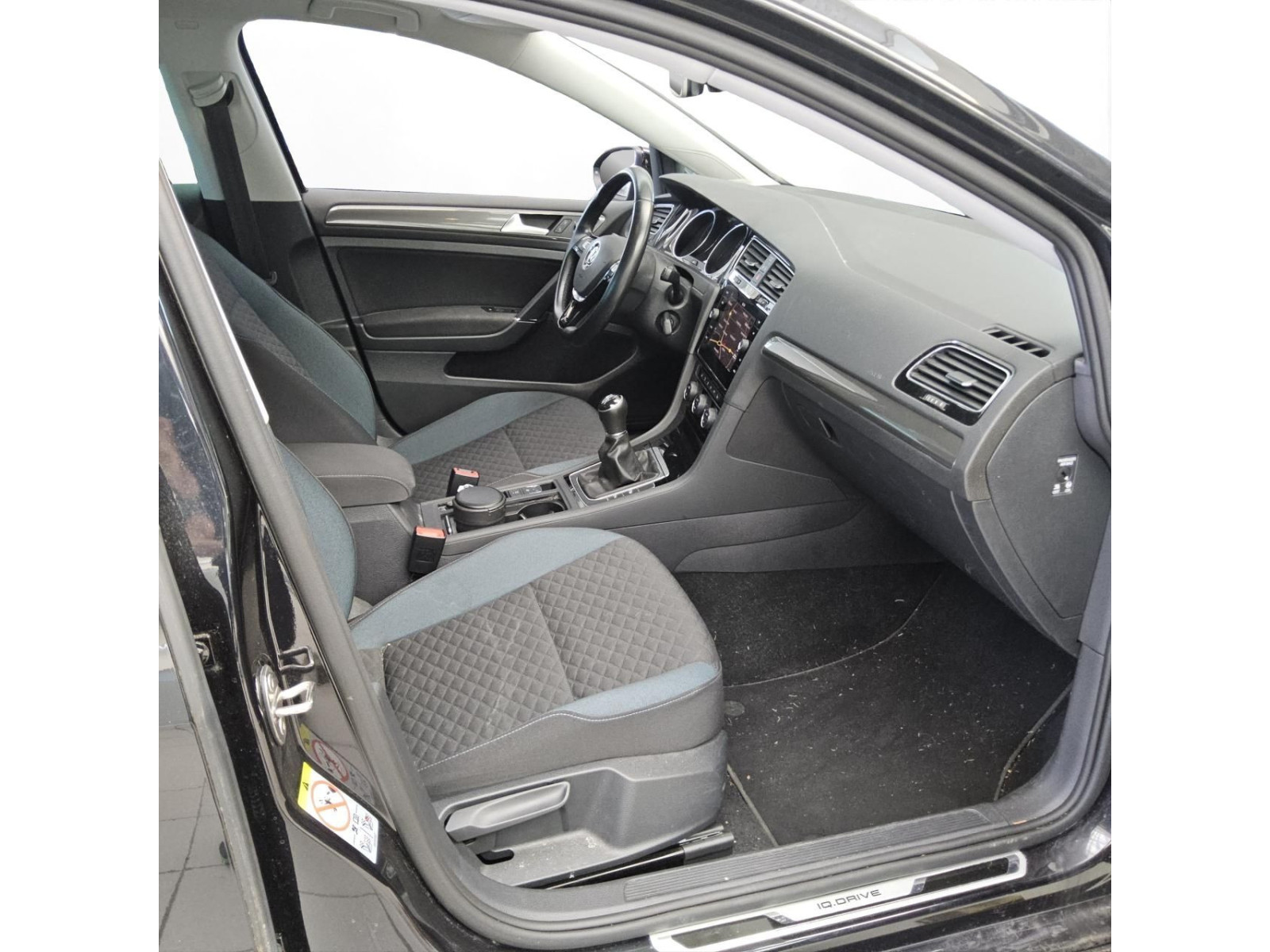 Volkswagen - Golf_5