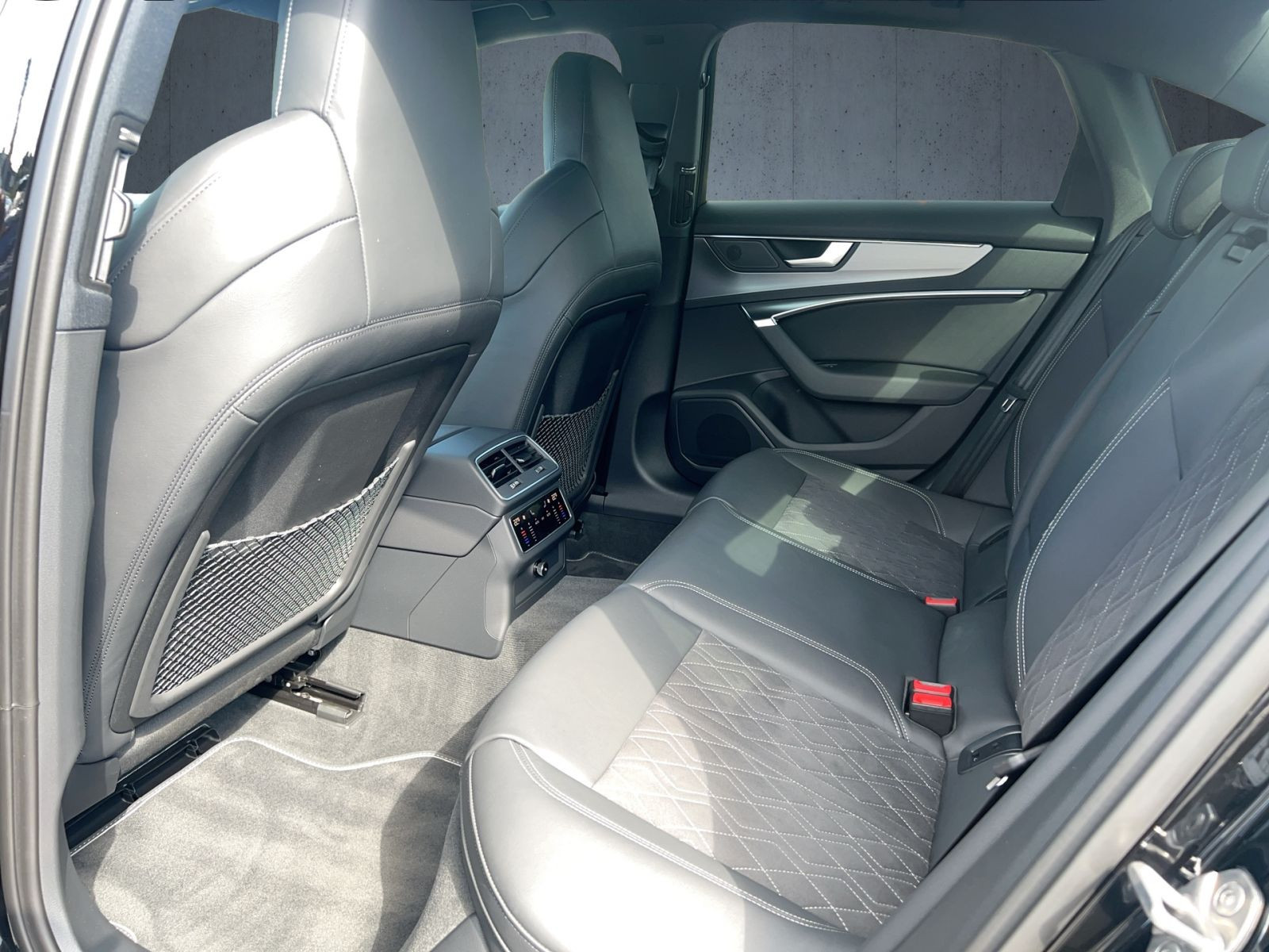 Audi - S6 Limousine_14
