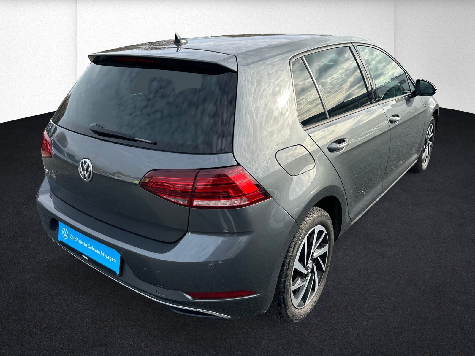 Volkswagen - Golf_4
