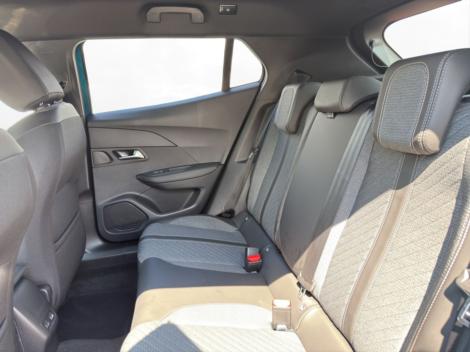 Peugeot - 2008_12