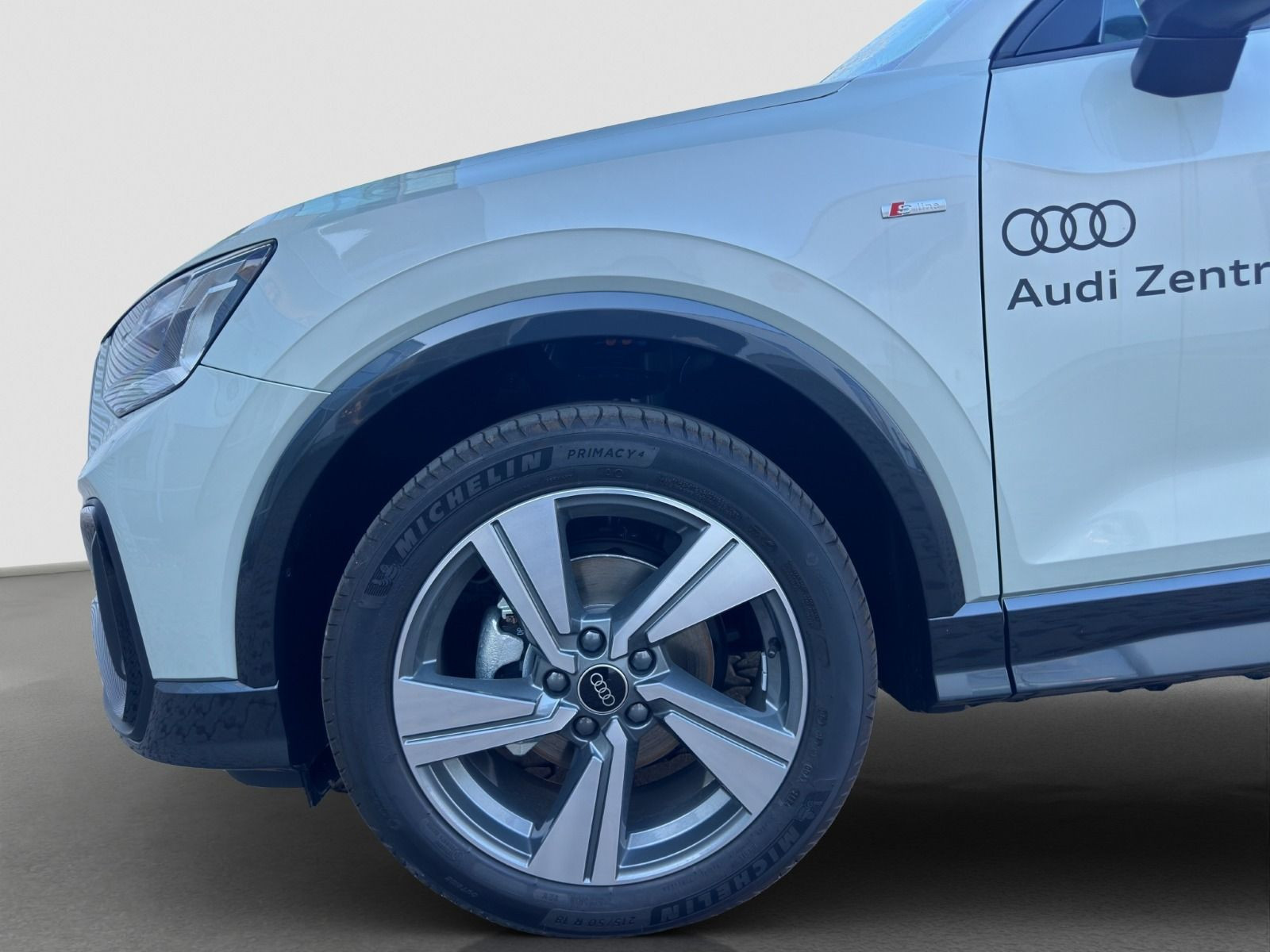 Audi - Q2_22
