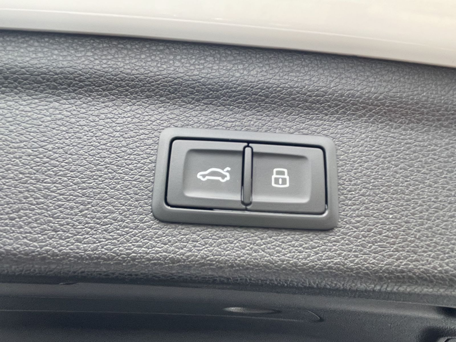 Audi - Q3_23