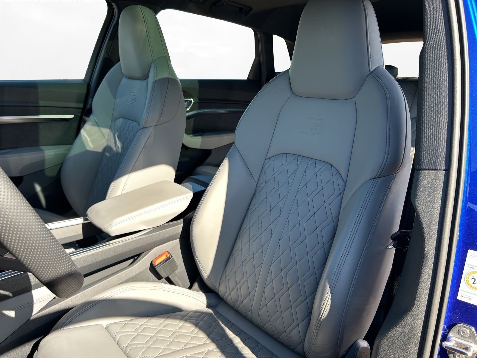 Audi - Q8 e-tron_14