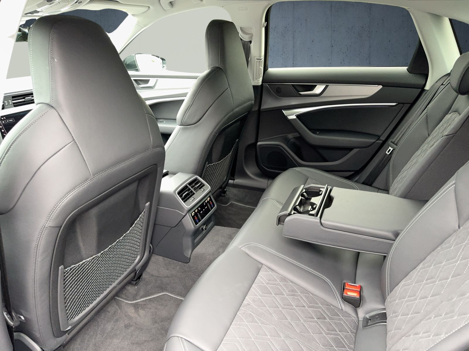 Audi - S6 Limousine_14
