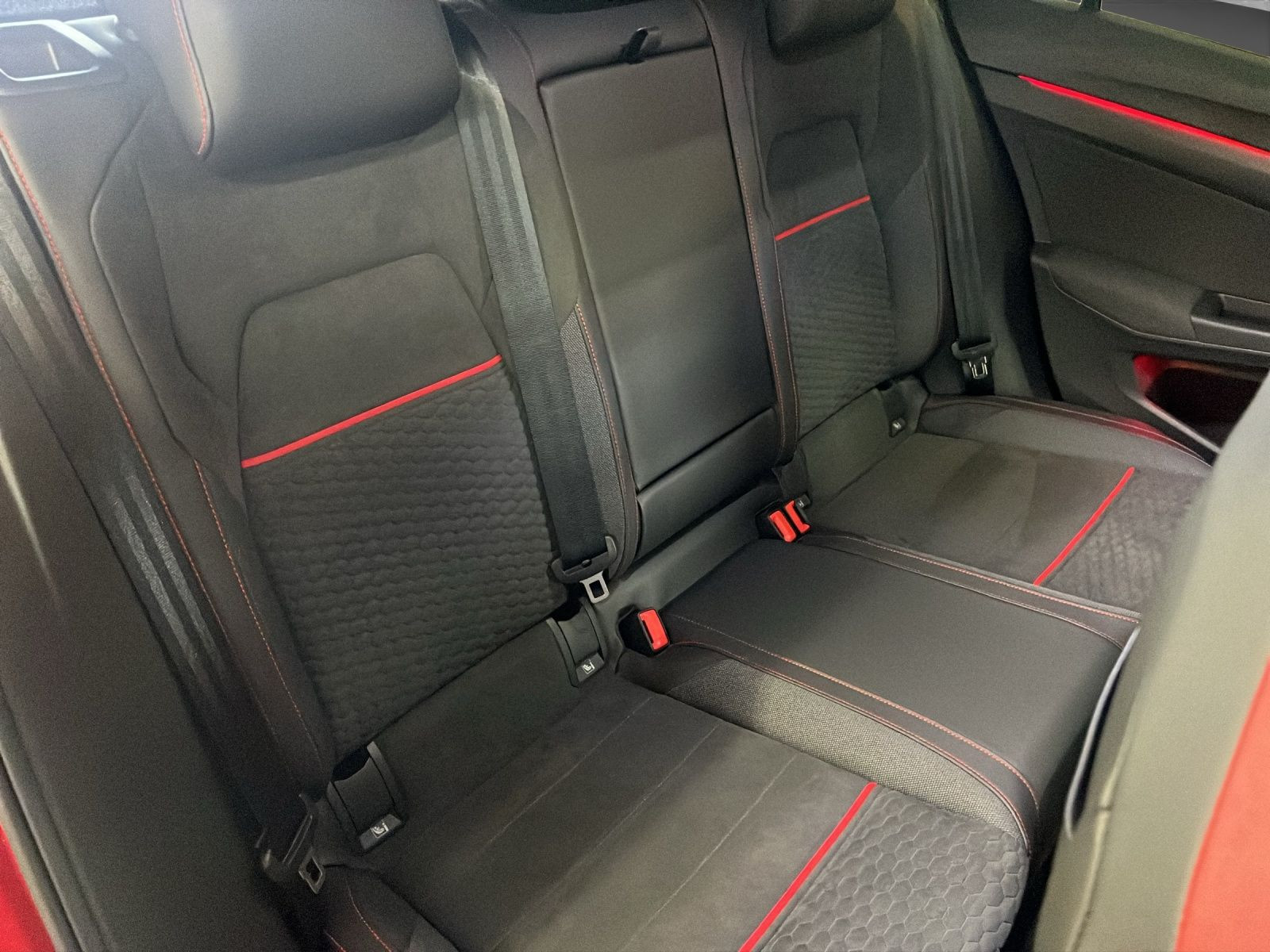 Volkswagen - Golf GTI_19