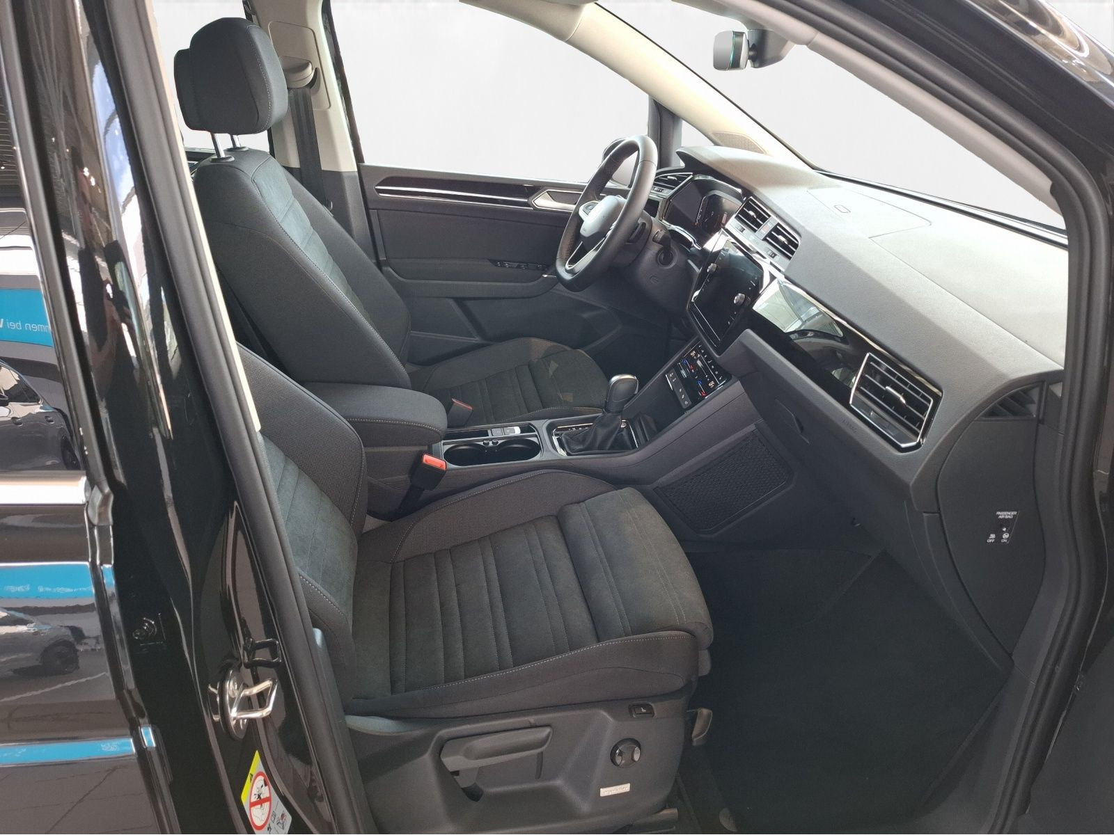 Volkswagen - Touran_12