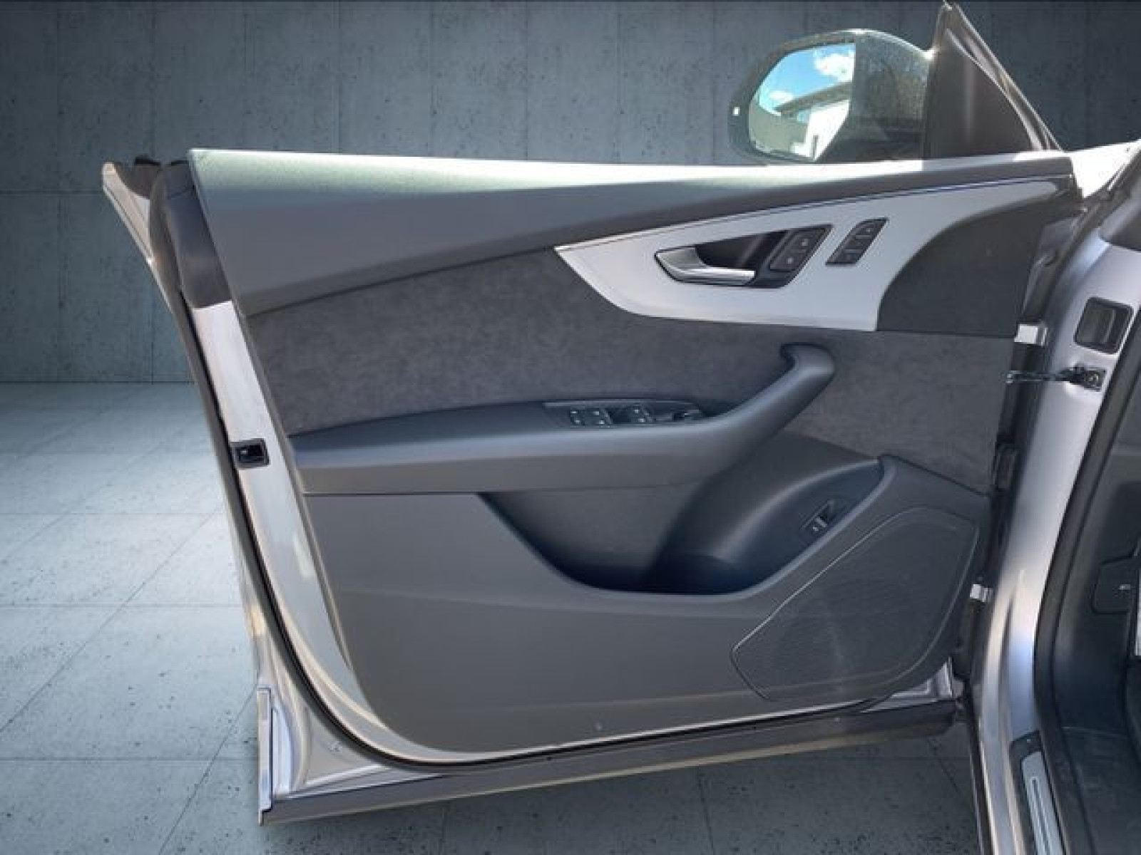 Audi - SQ8_23
