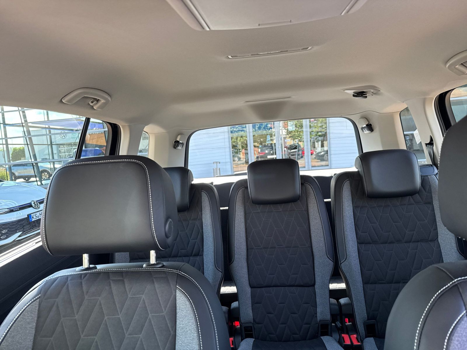 Volkswagen - Touran_11