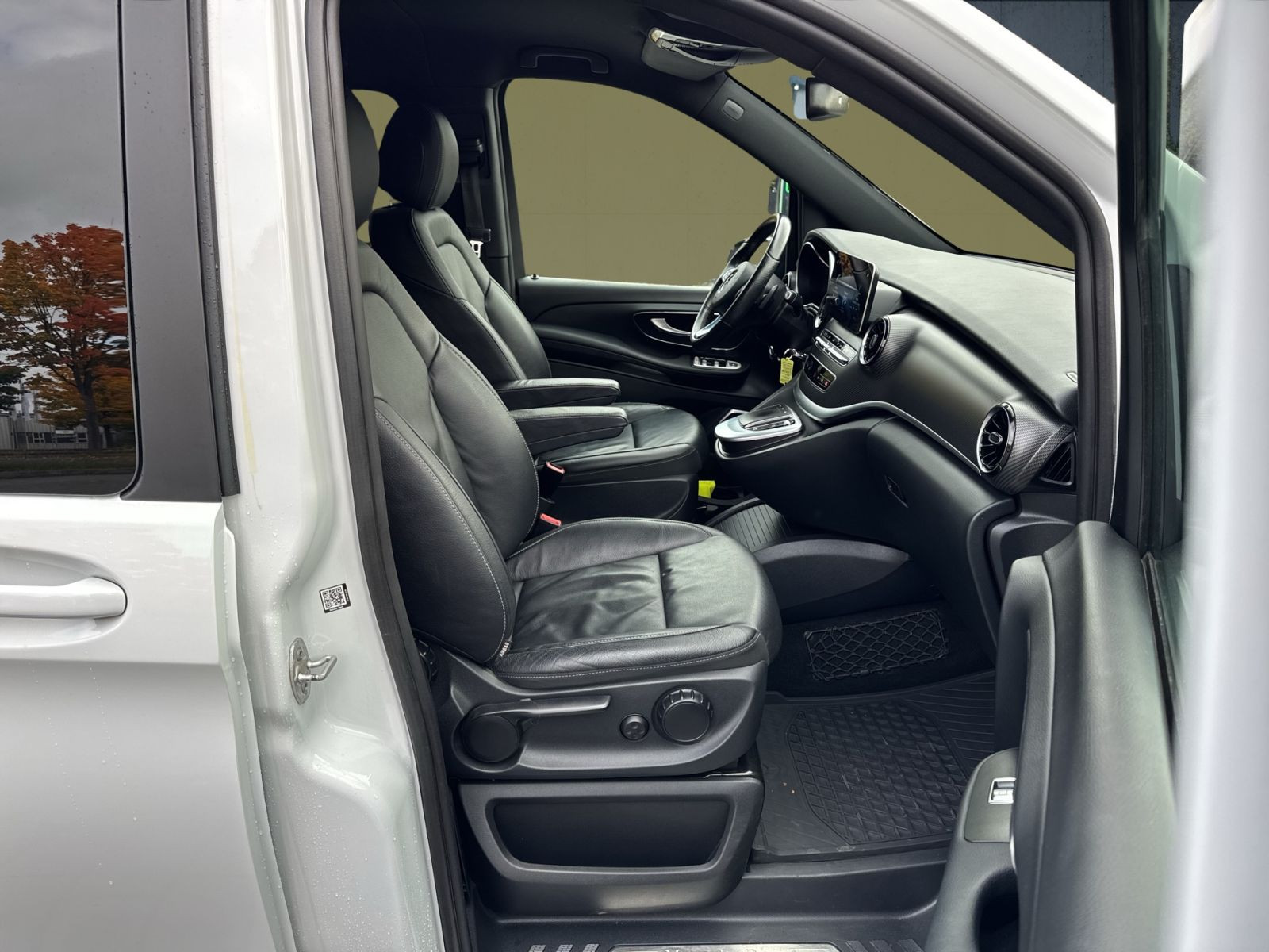 Mercedes-Benz - V 300_15