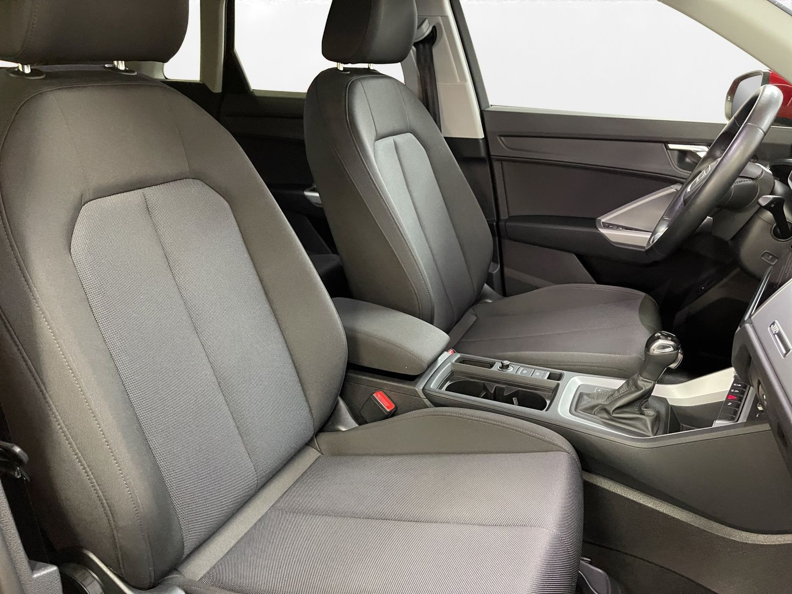 Audi - Q3_16