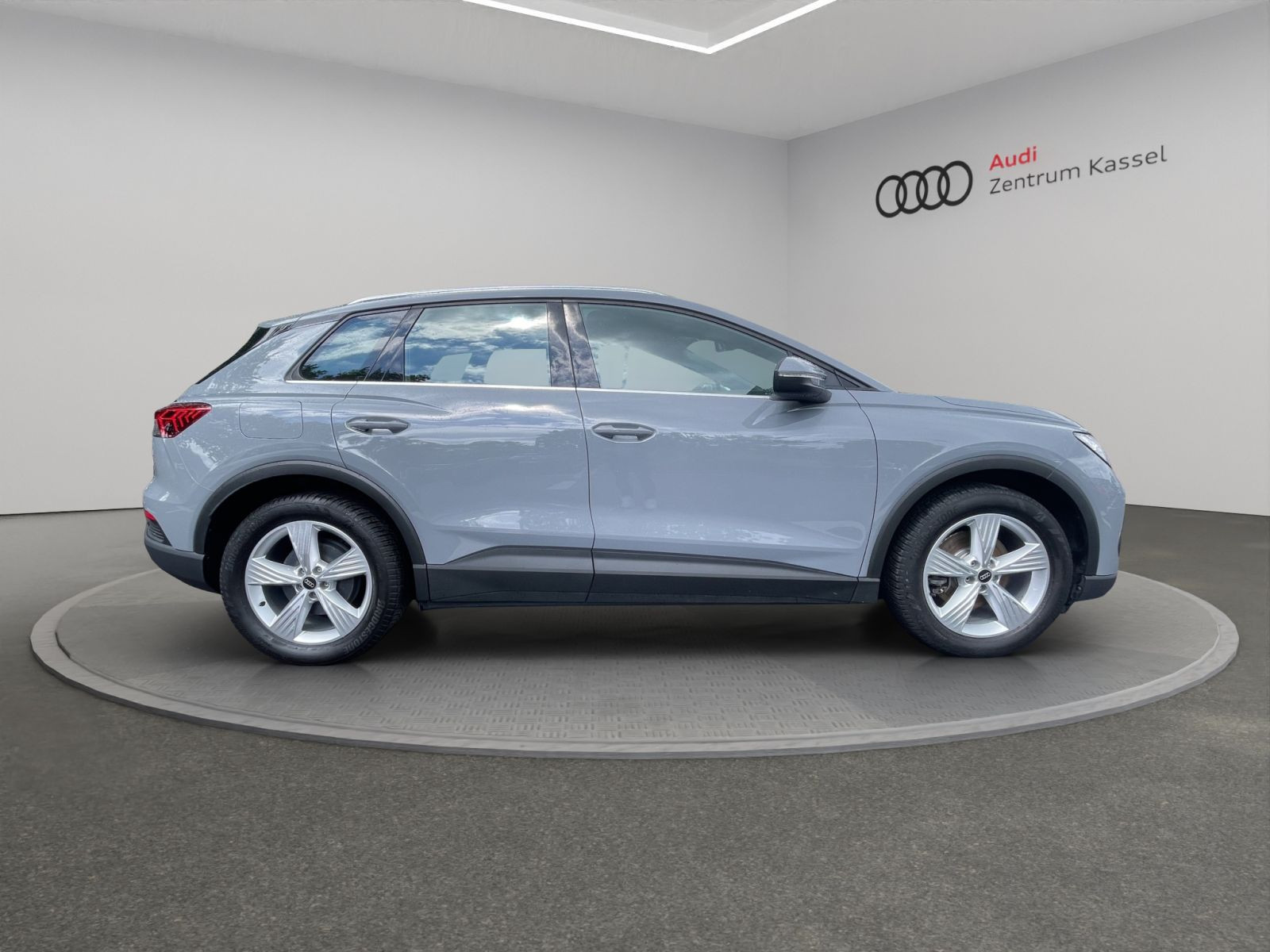 Audi - Q4_8