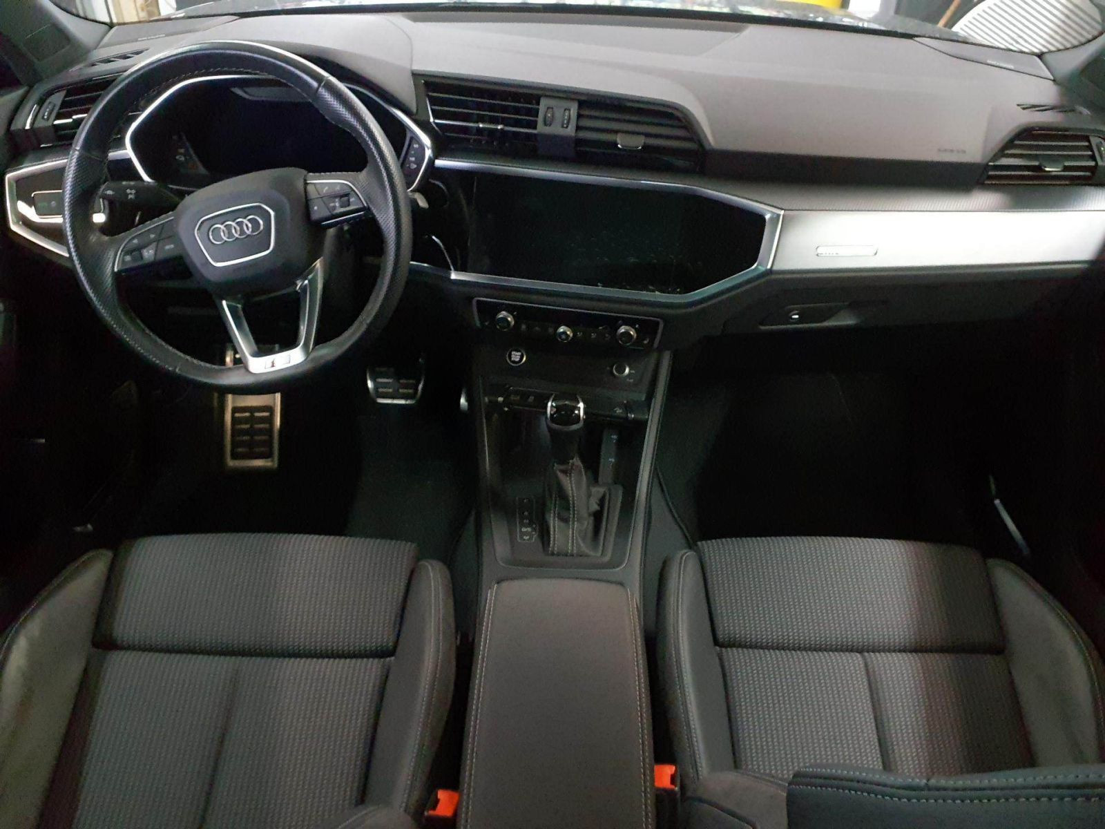 Audi - Q3_6