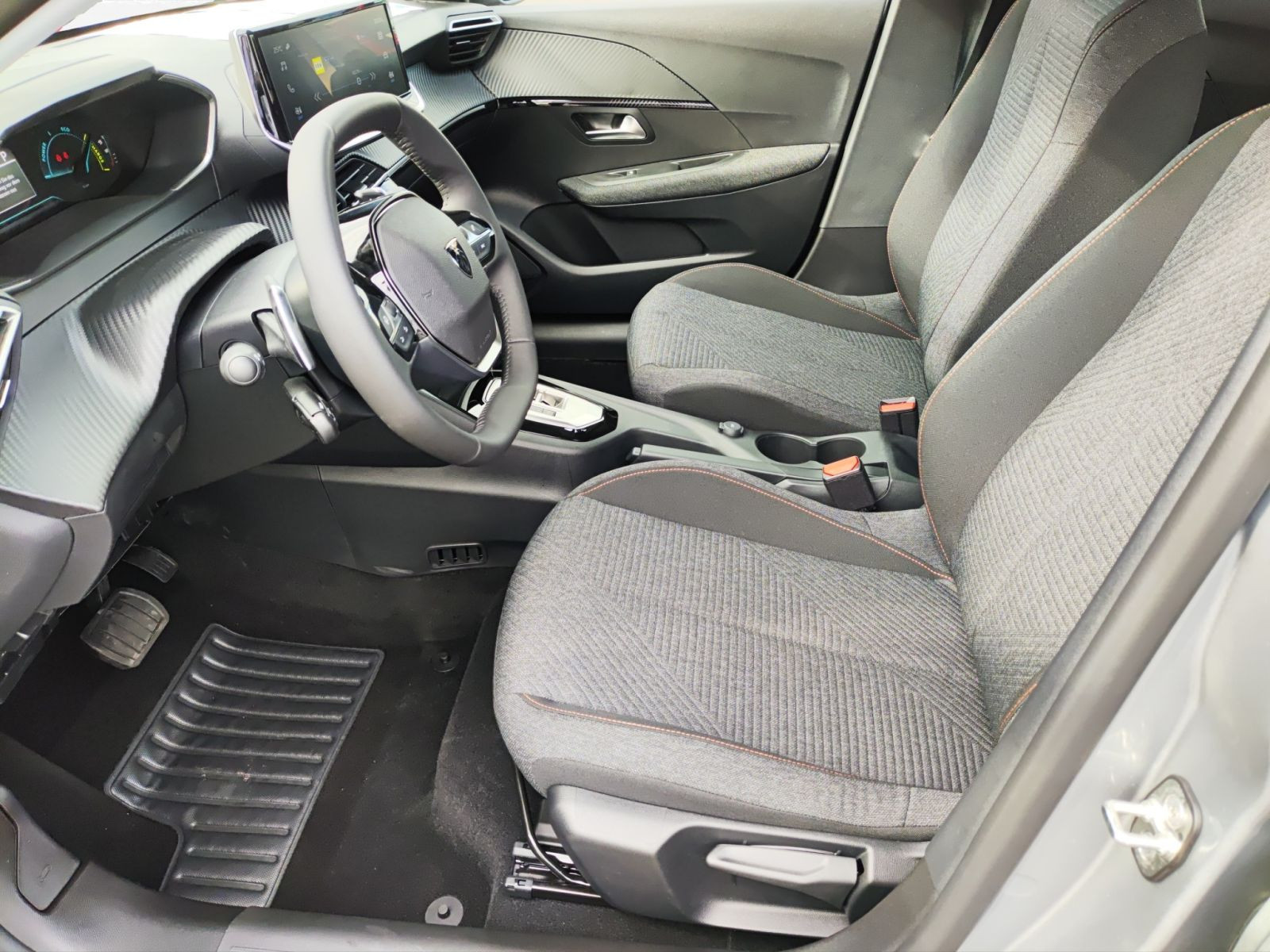 Peugeot - 208_11