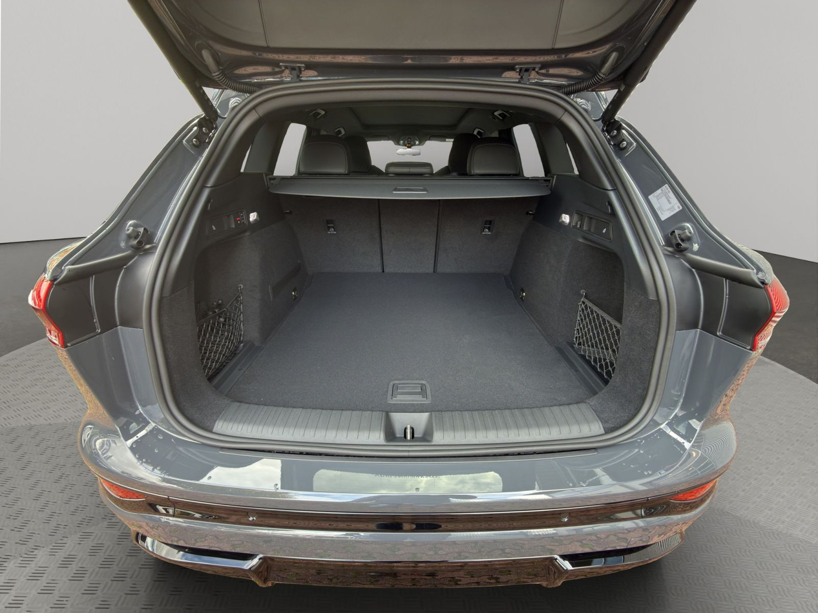 Audi - Q6 SUV e-tron_20