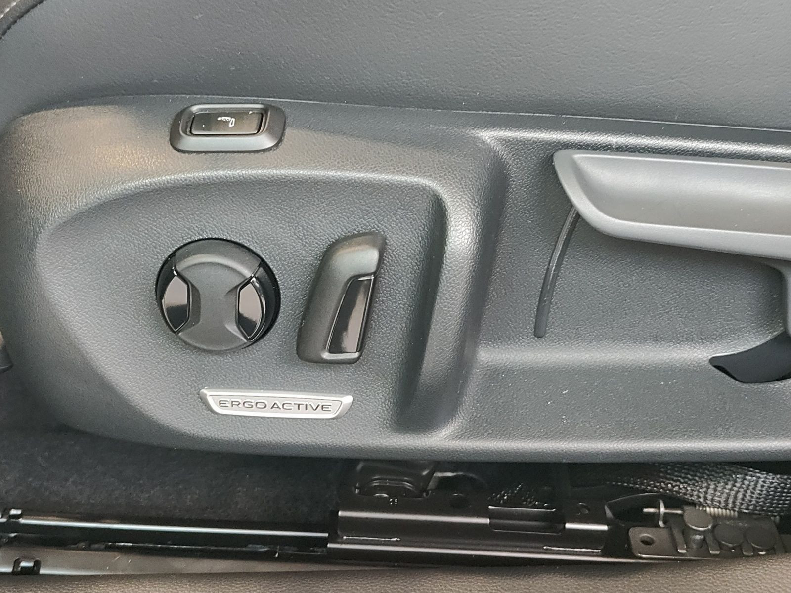 Volkswagen - Passat_19