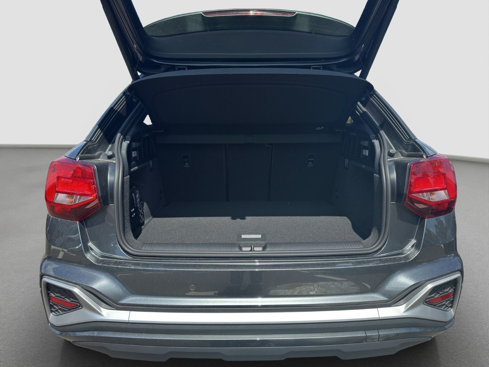 Audi - Q2_14