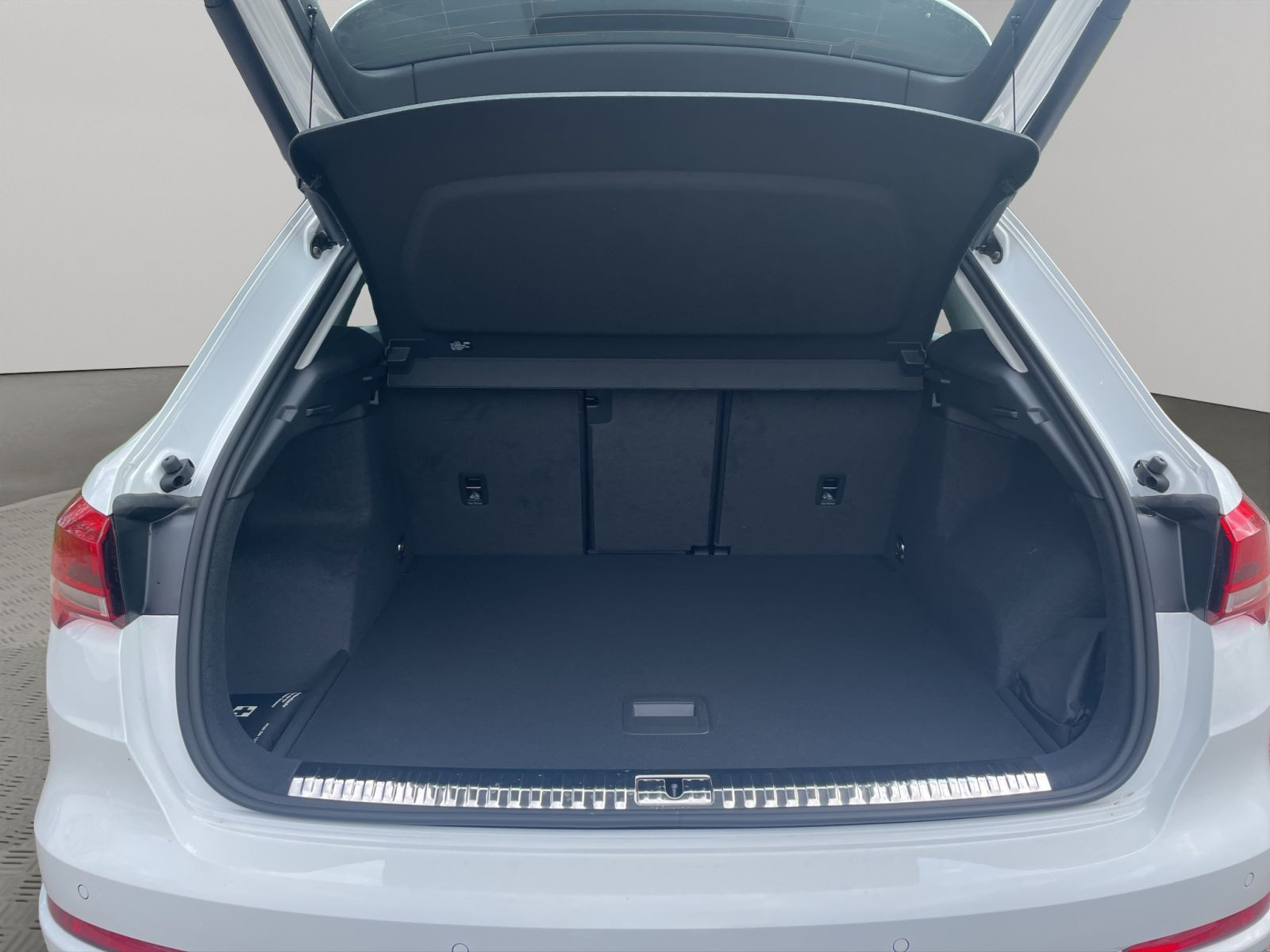 Audi - Q3_18
