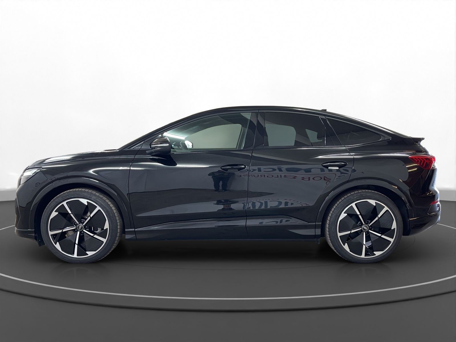 Audi - Q4 Sportback e-tron_8