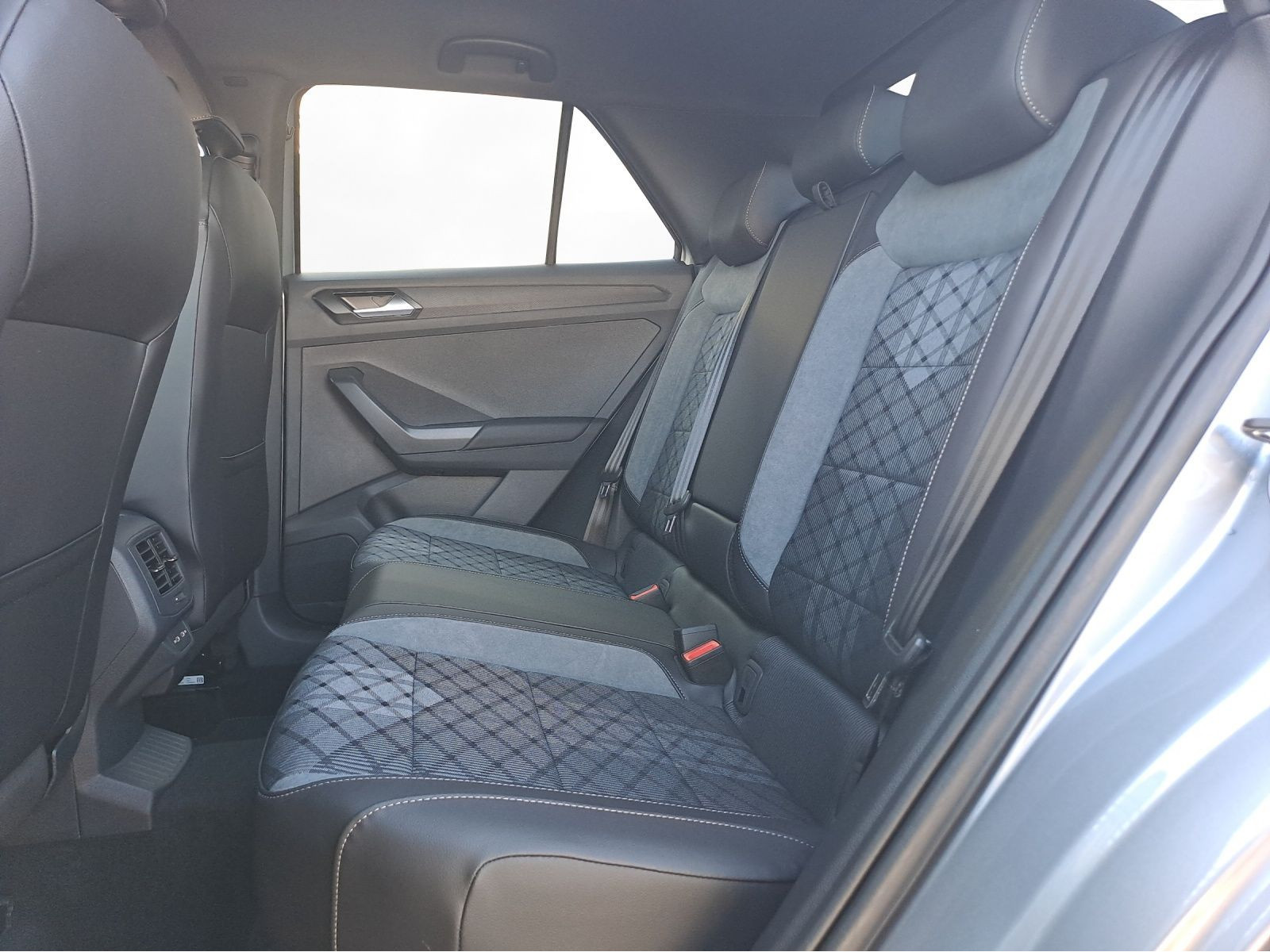 Volkswagen - T-Roc_13