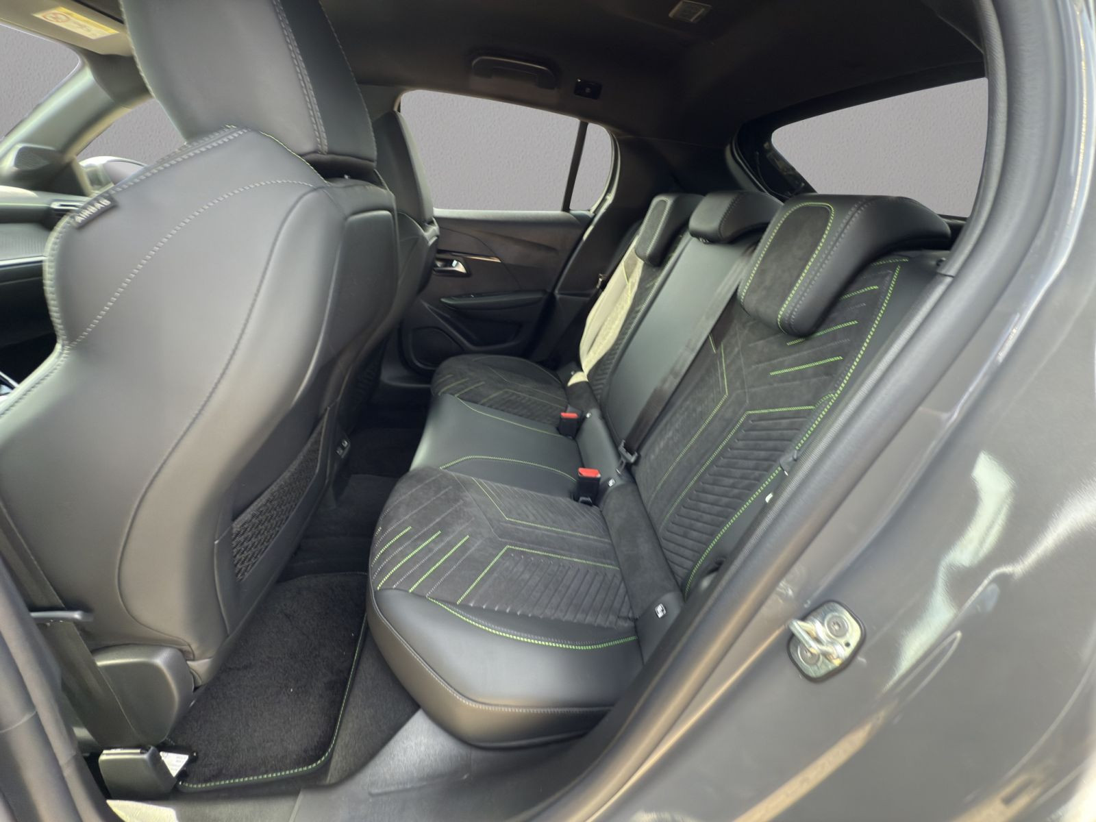 Peugeot - 208_12