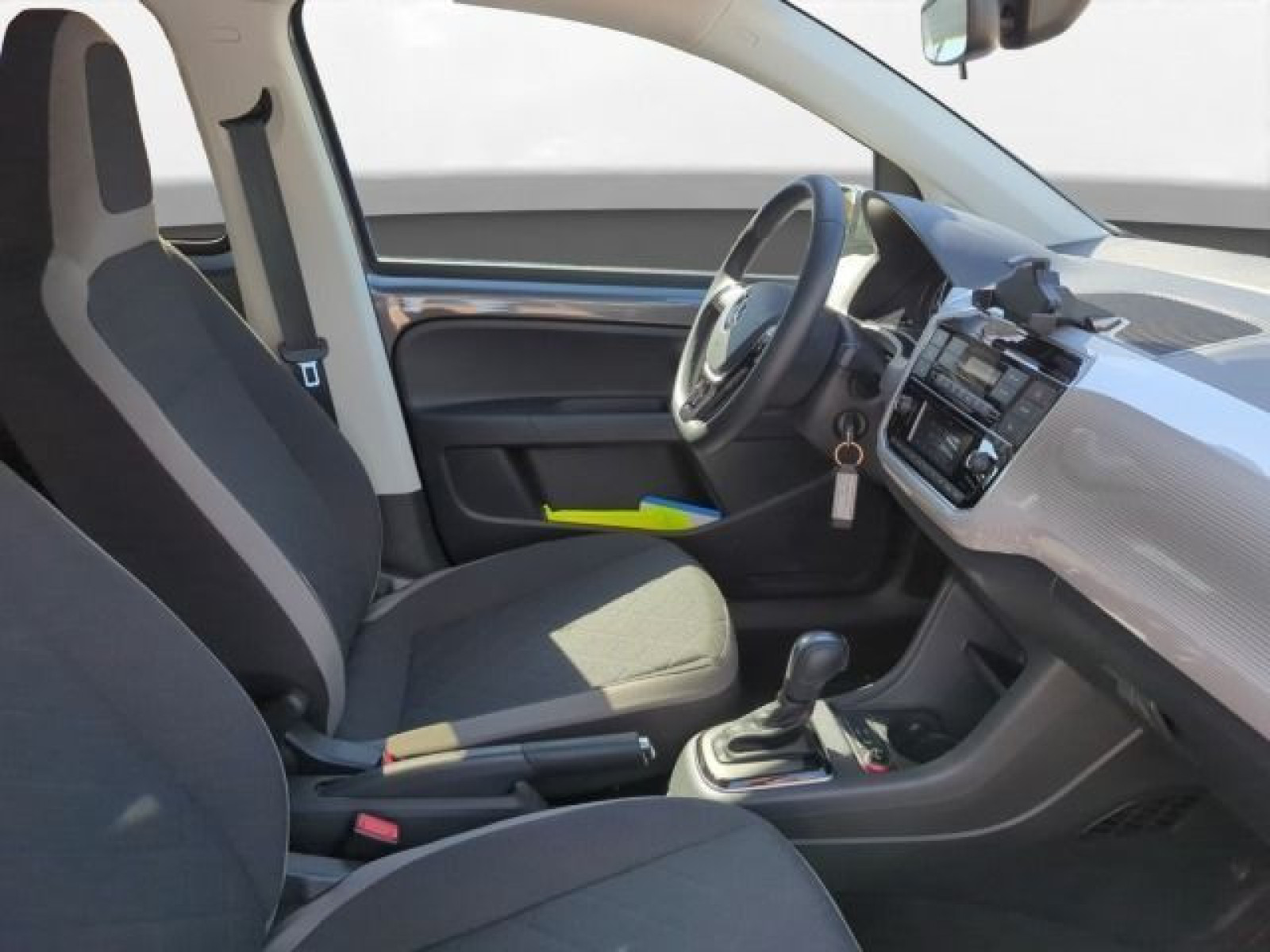 Volkswagen - e-up!_12