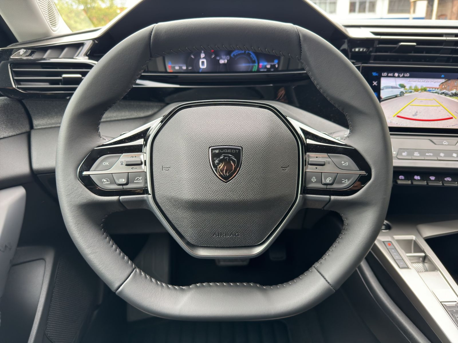 Peugeot - 408_17