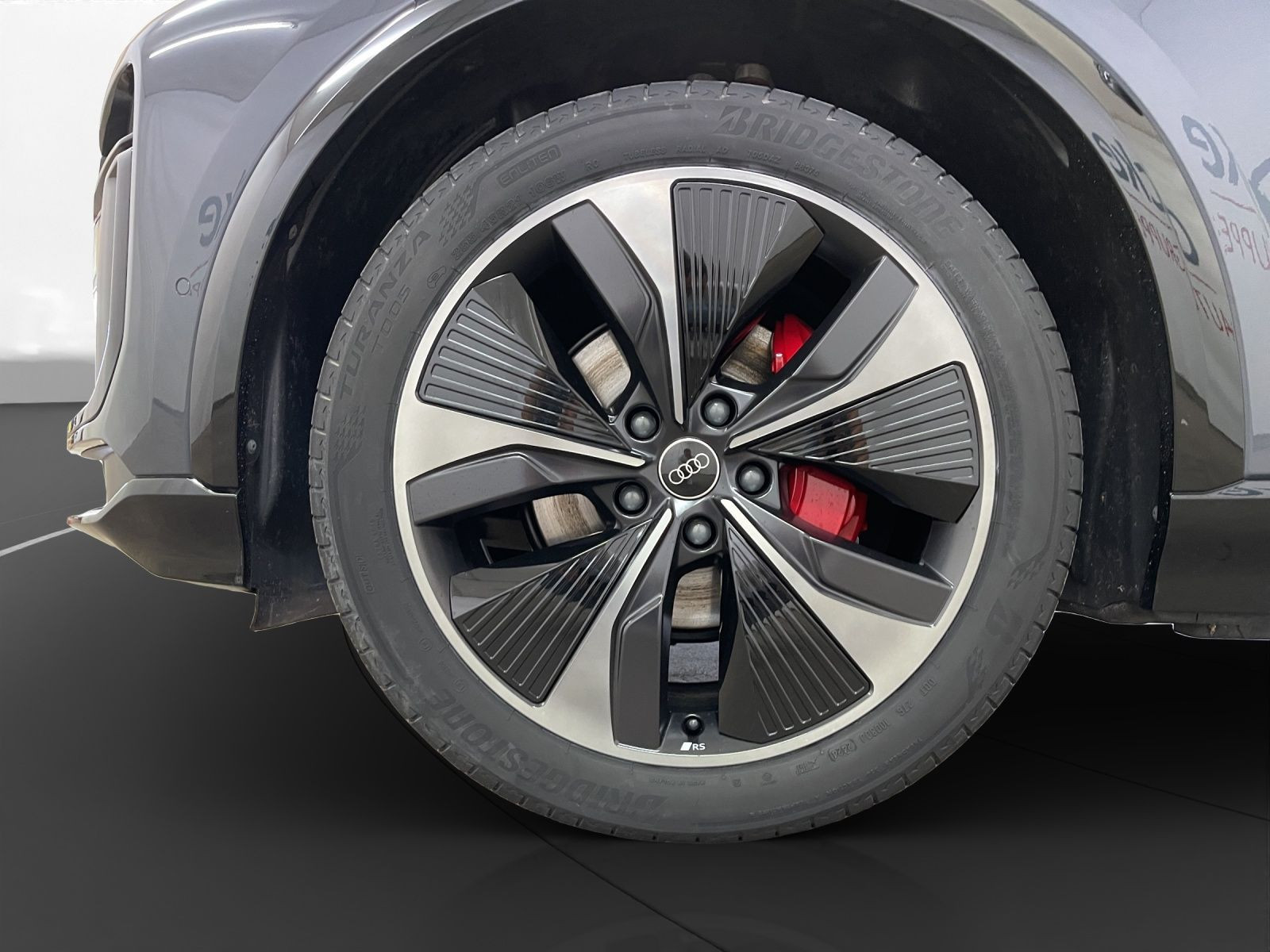 Audi - Q6 SUV e-tron_13