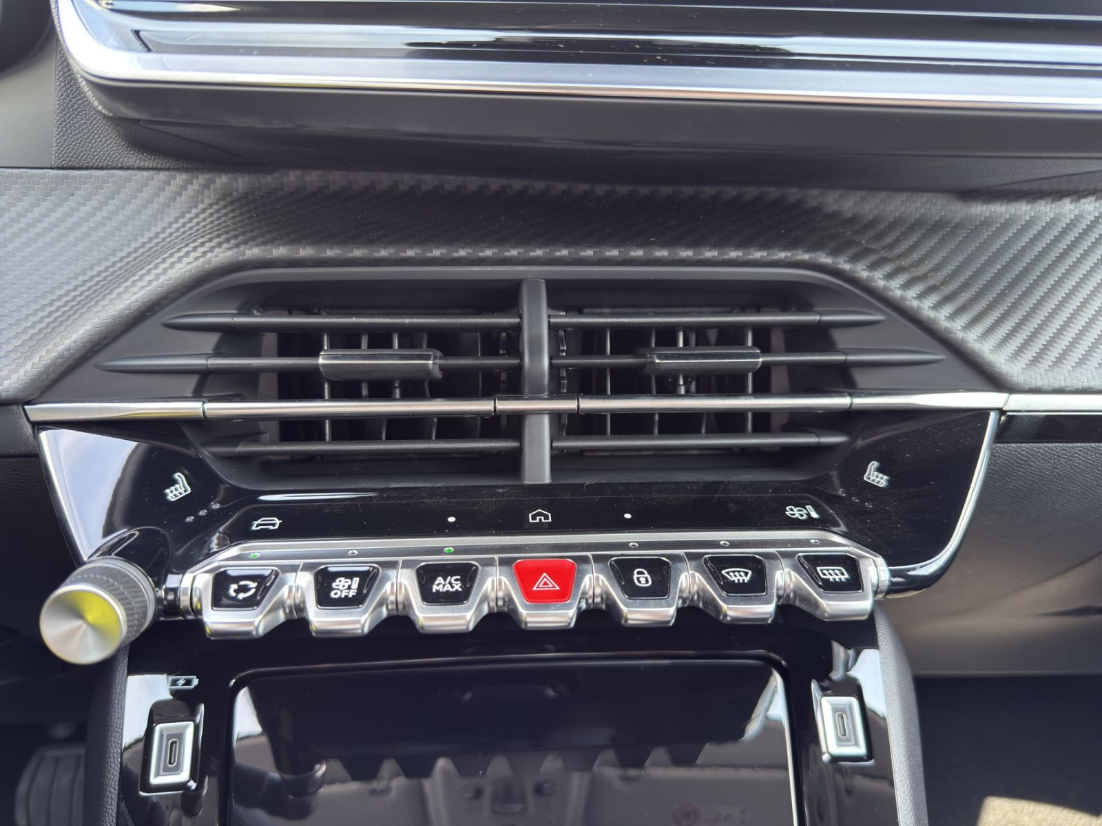 Peugeot - 208_15