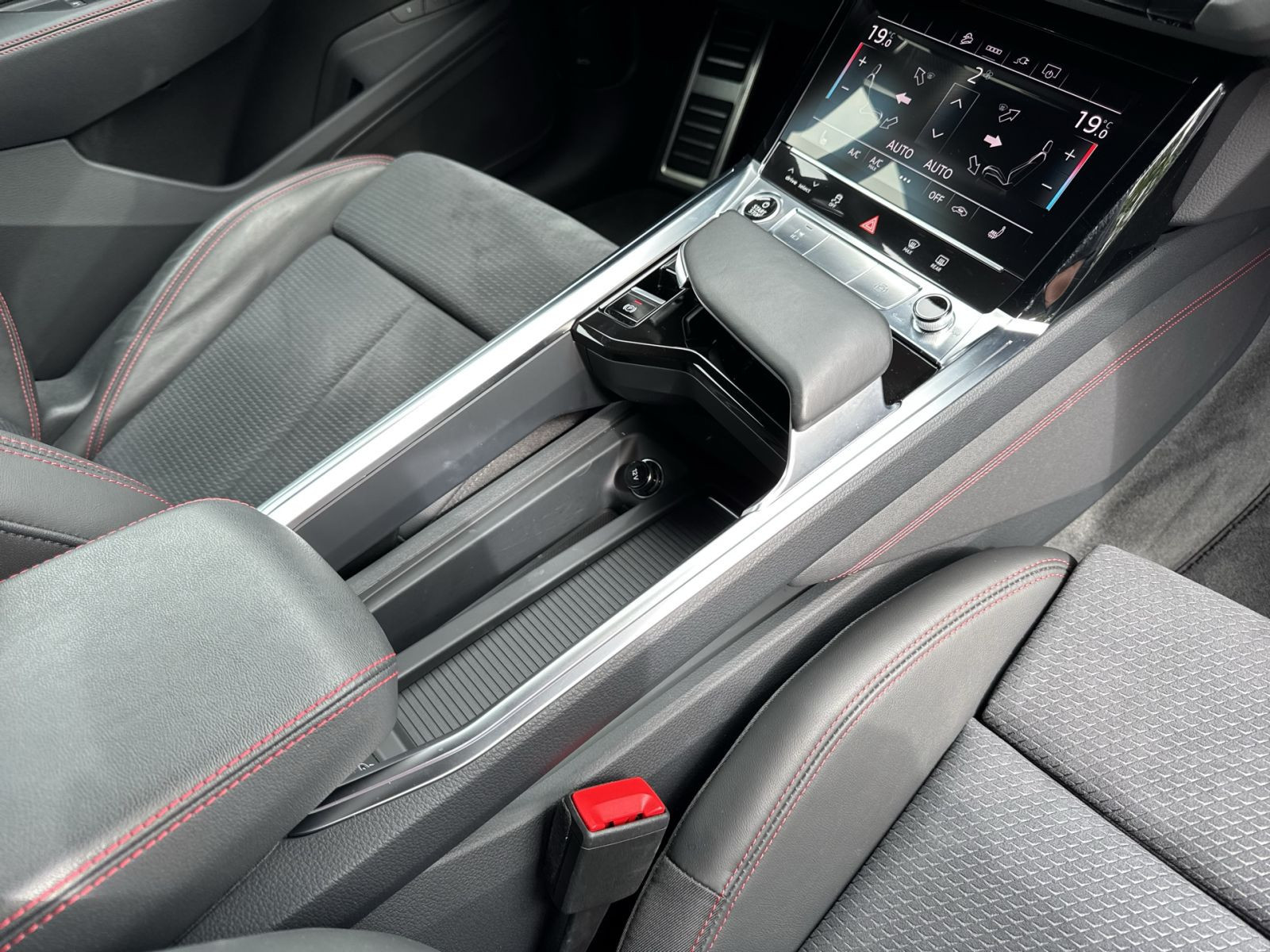 Audi - Q8 e-tron_22