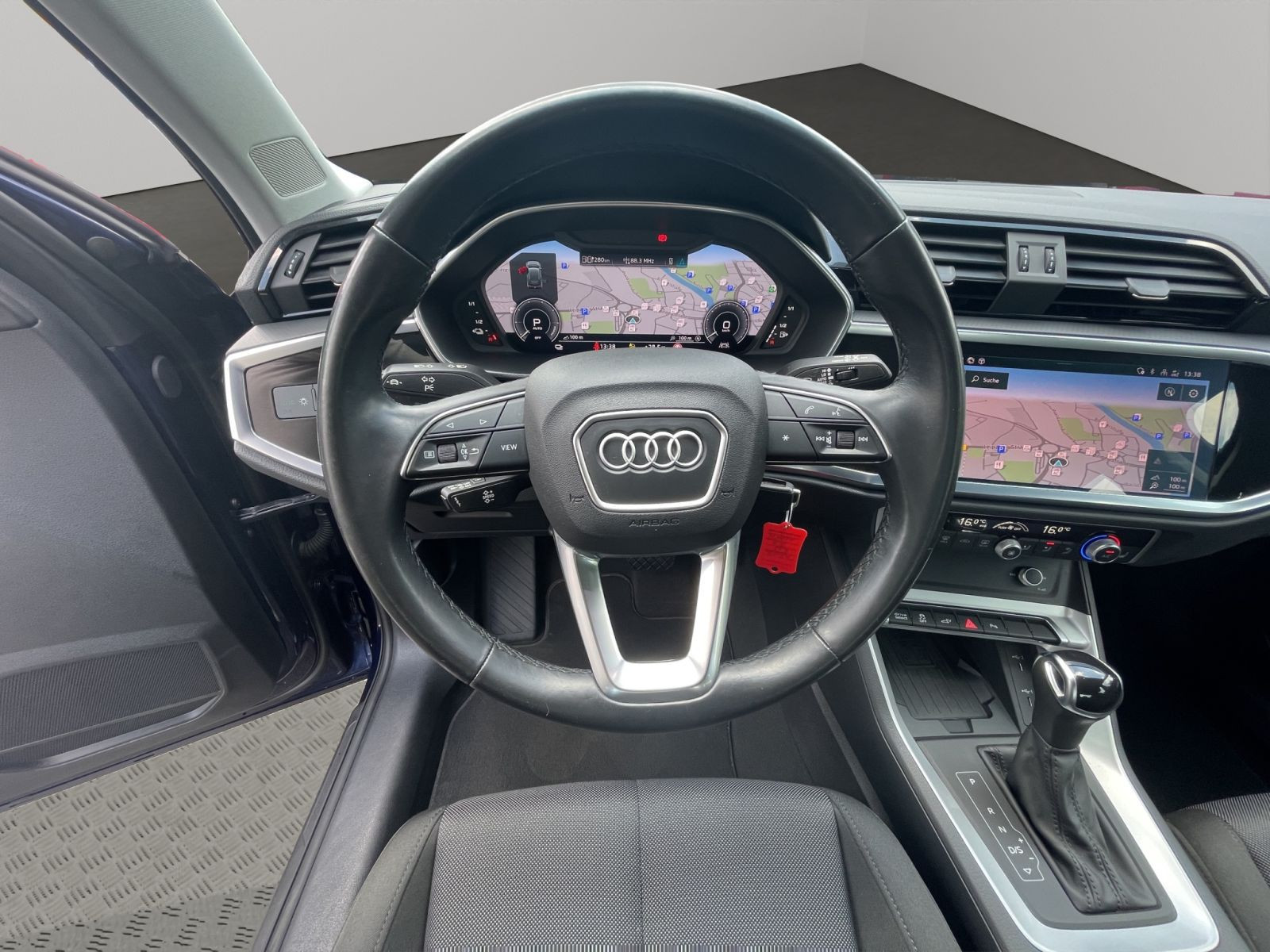 Audi - Q3_12