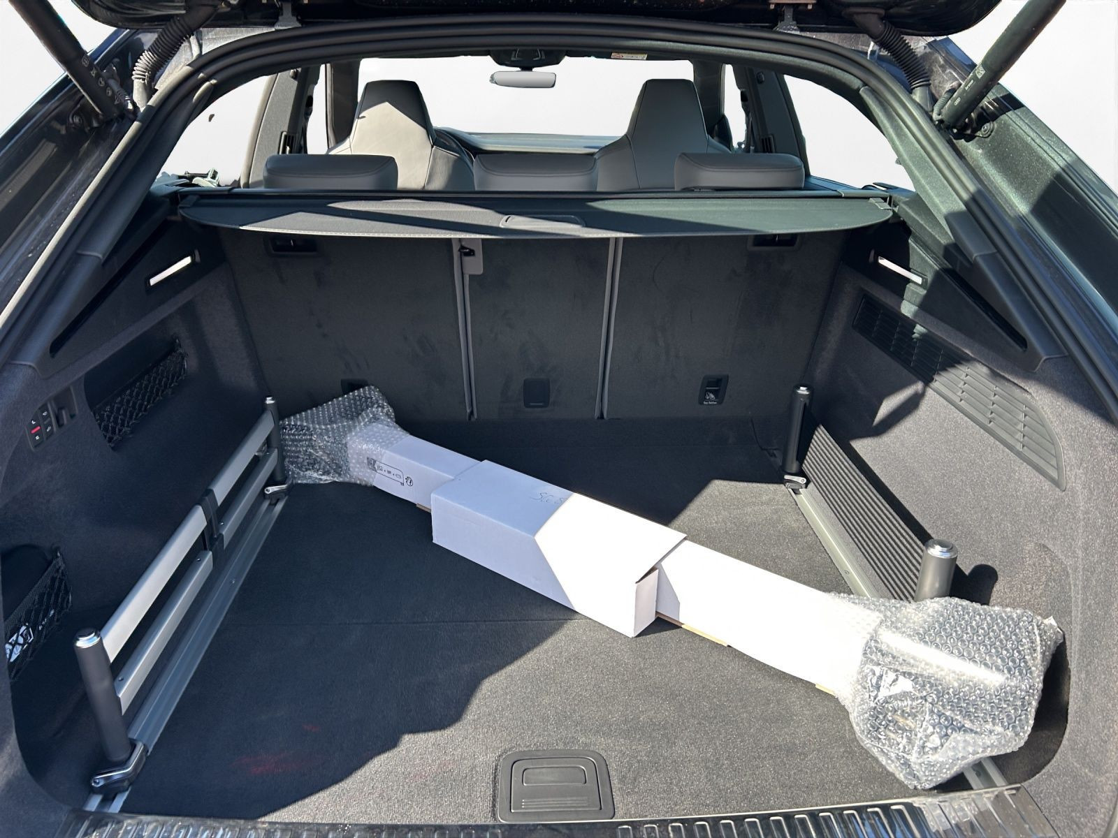 Audi - SQ8_12