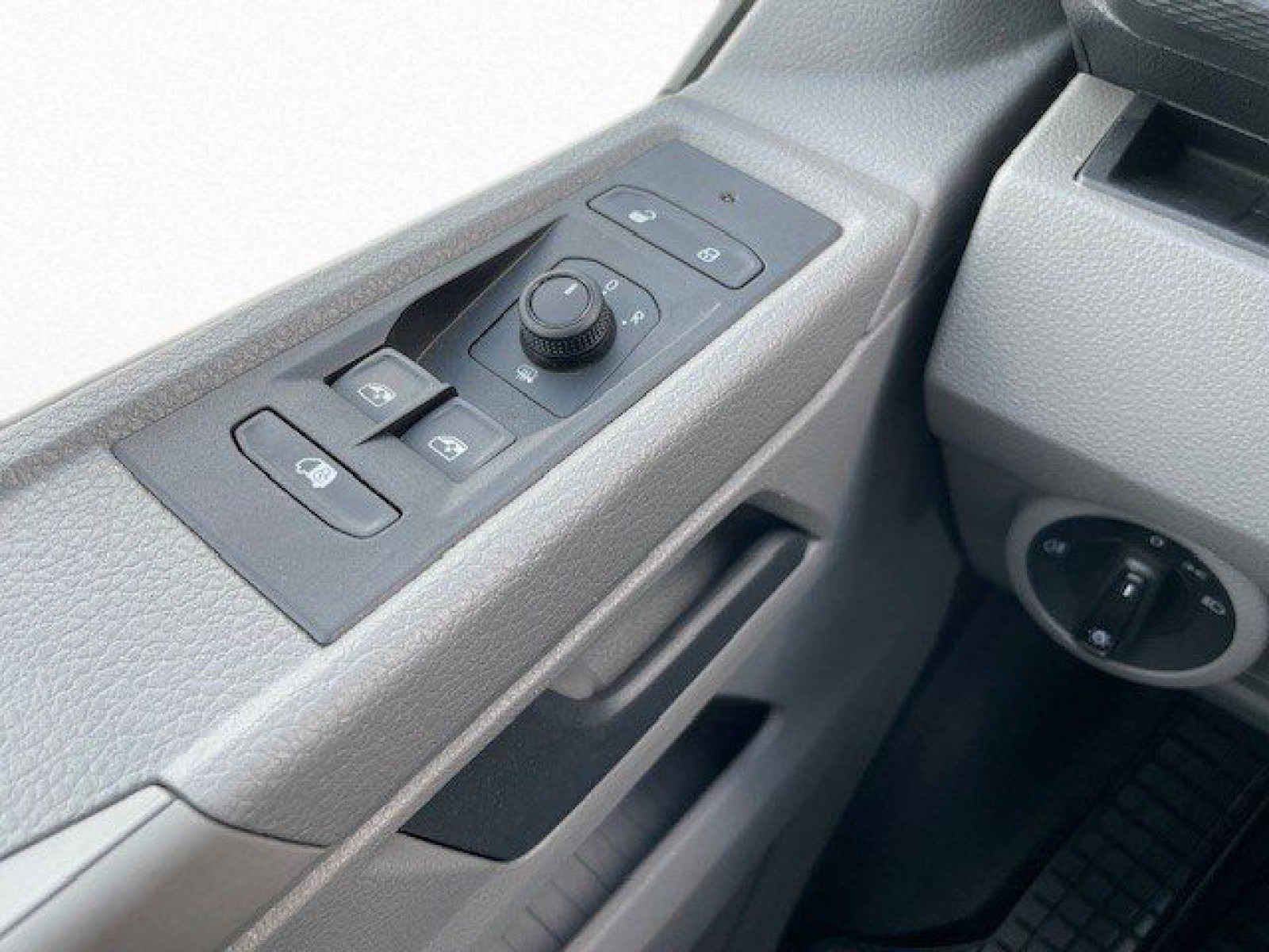 Volkswagen - T6.1 Transporter_11