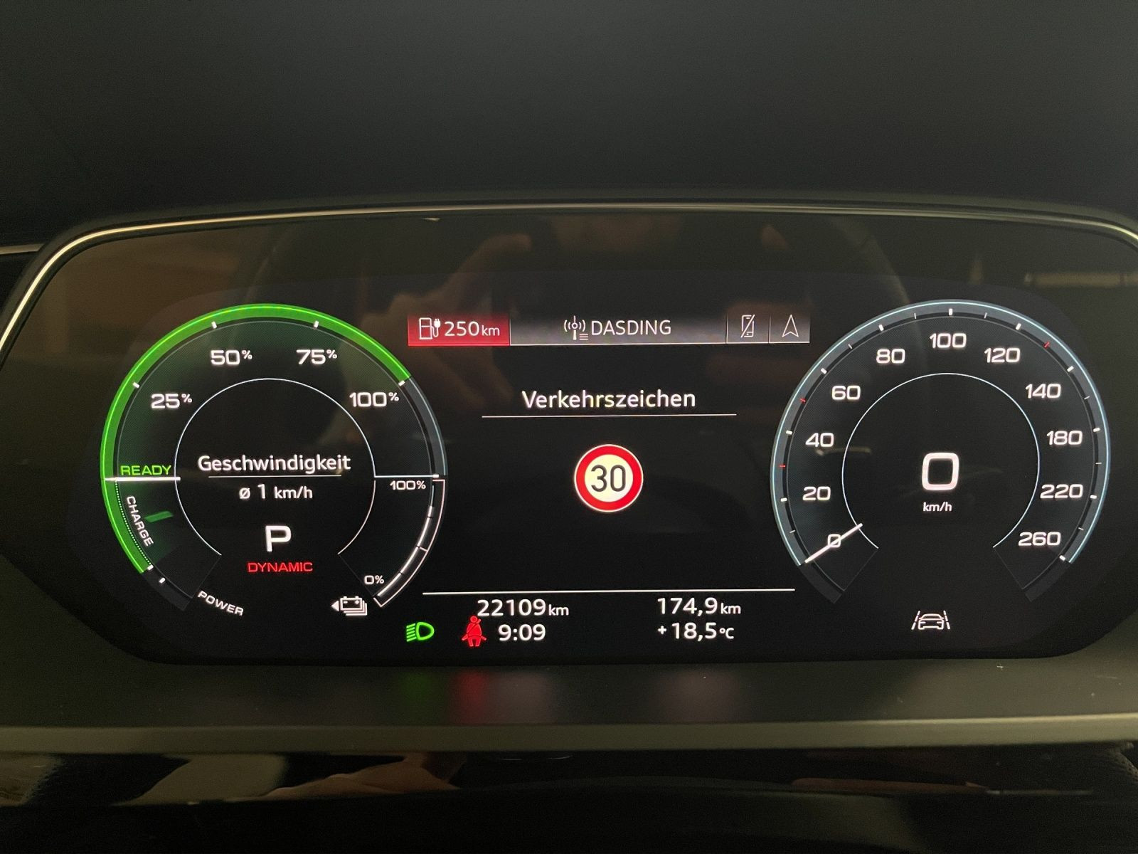Audi - e-tron_9
