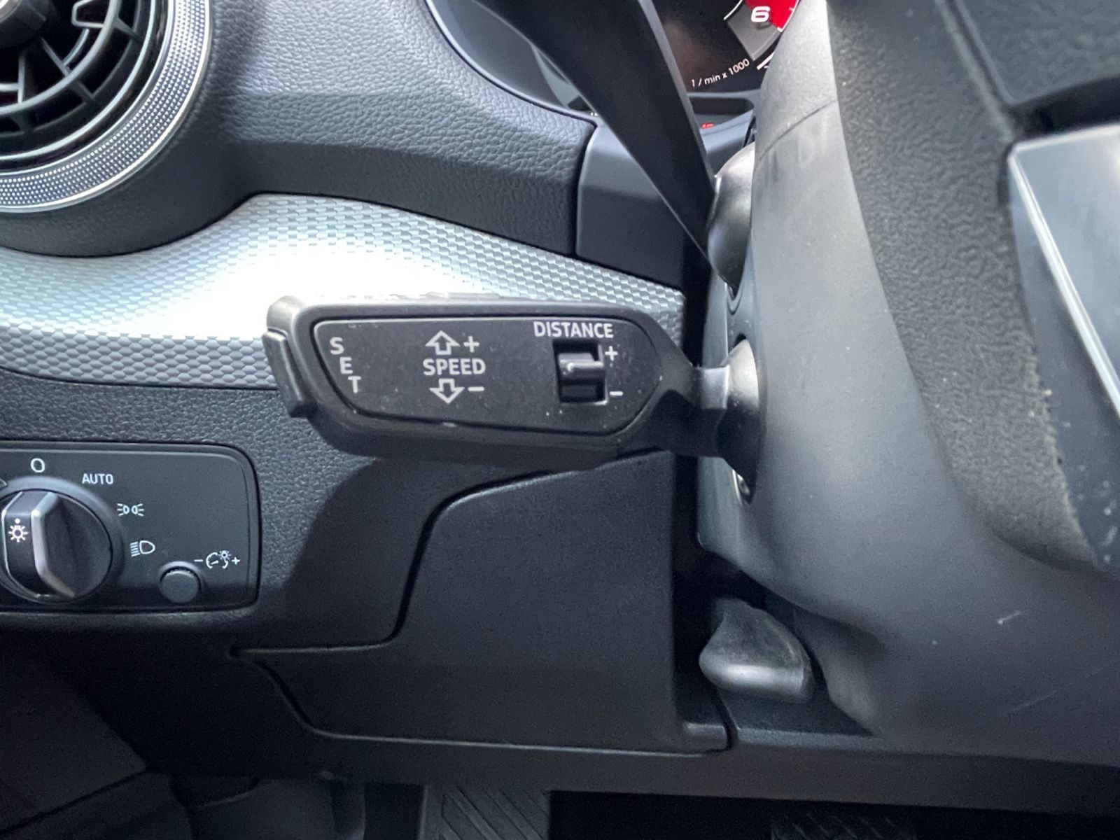 Audi - Q2_24
