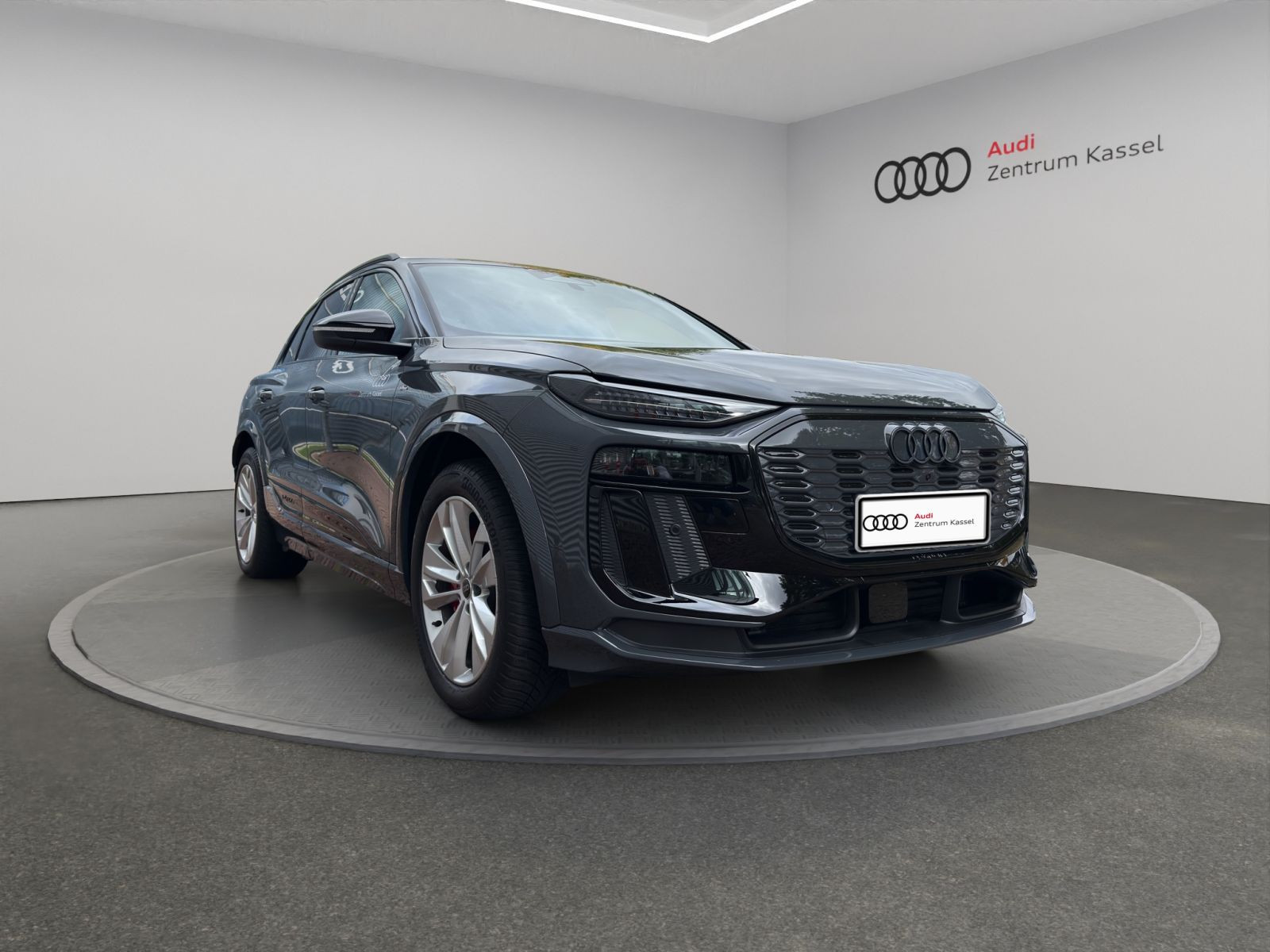 Audi - Q6 SUV e-tron_9
