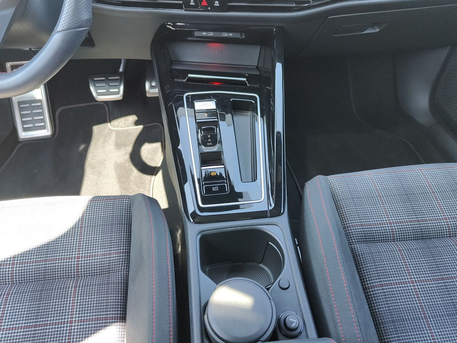 Volkswagen - Golf GTI_8