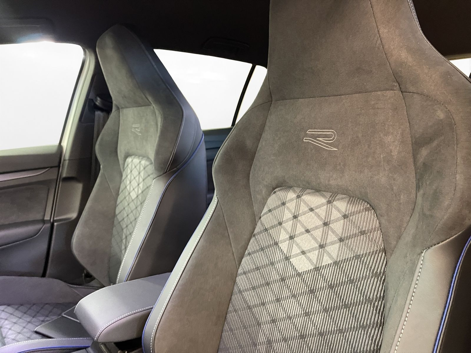 Volkswagen - Golf_15