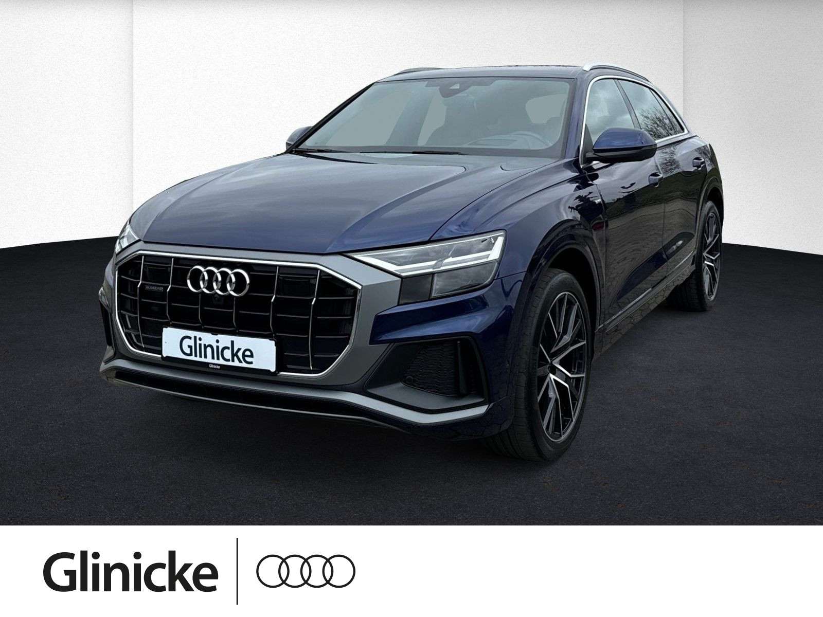 Audi - Q8_1