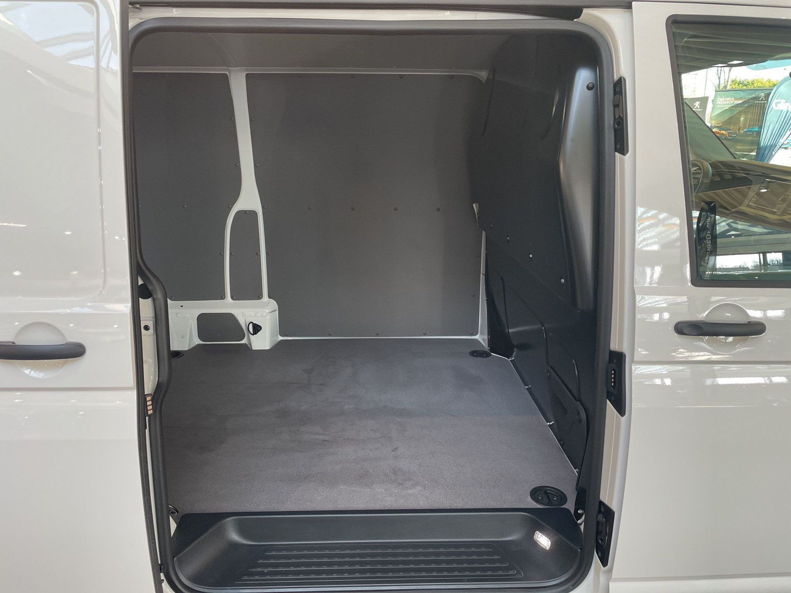 Volkswagen - T6.1 Transporter_12