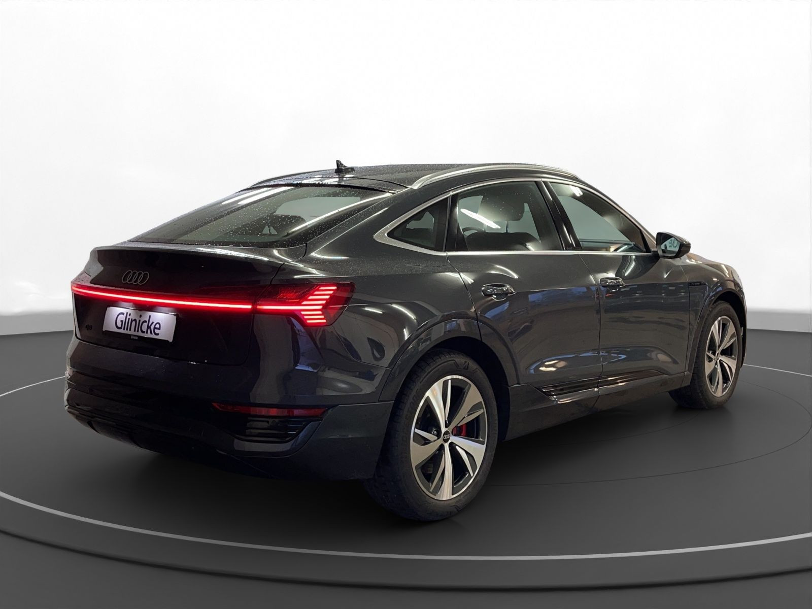 Audi - Q8 Sportback e-tron_2