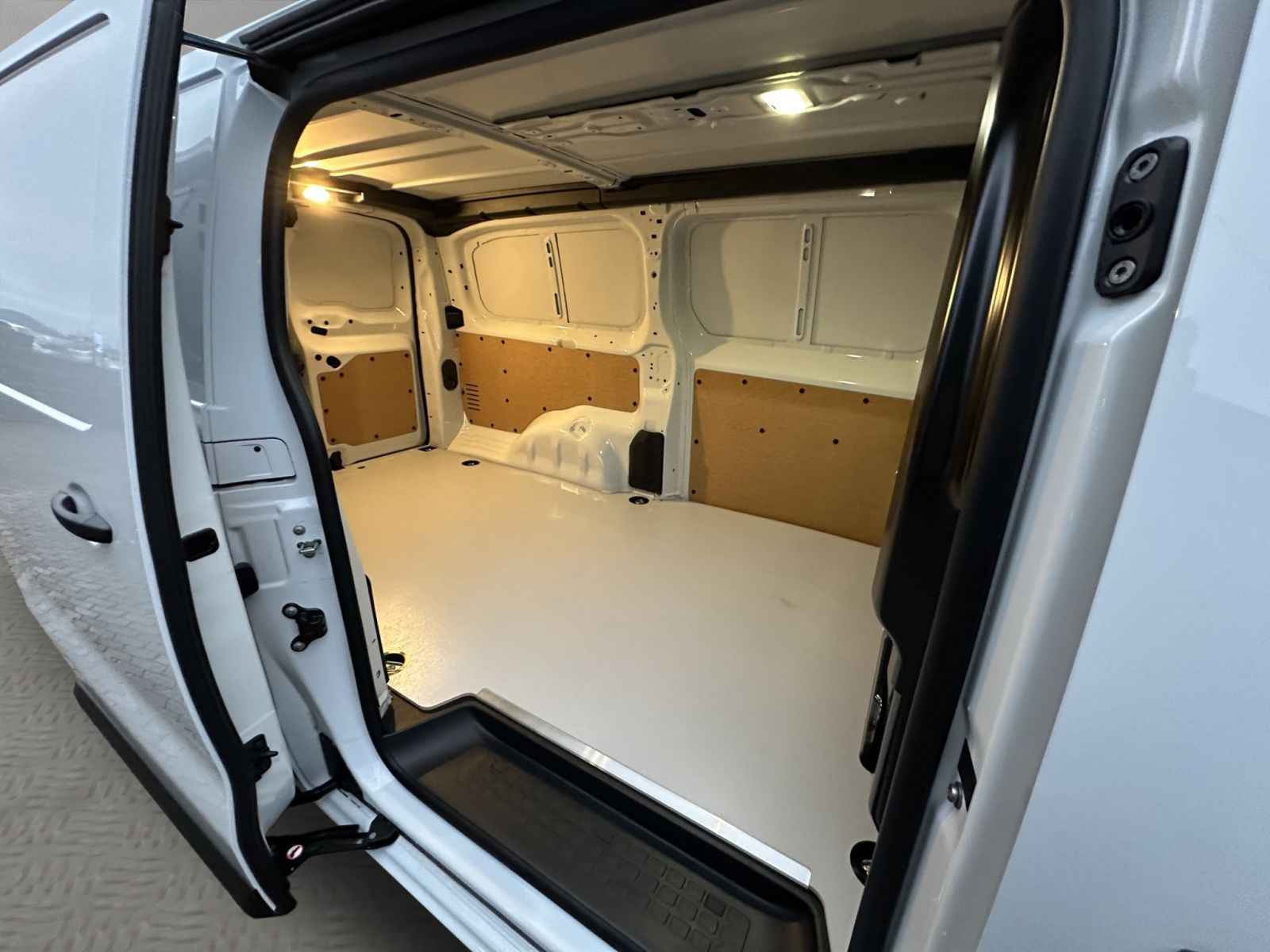 Peugeot - Expert_16