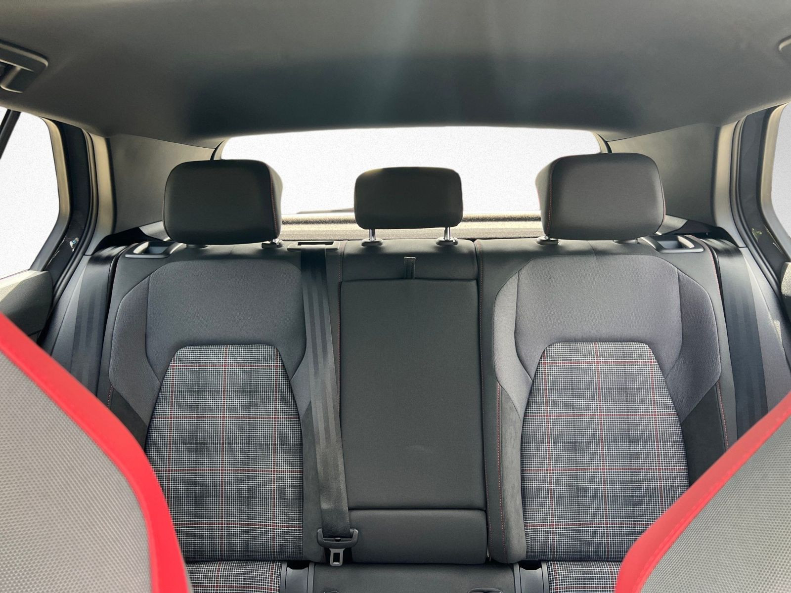 Volkswagen - Golf GTI_10