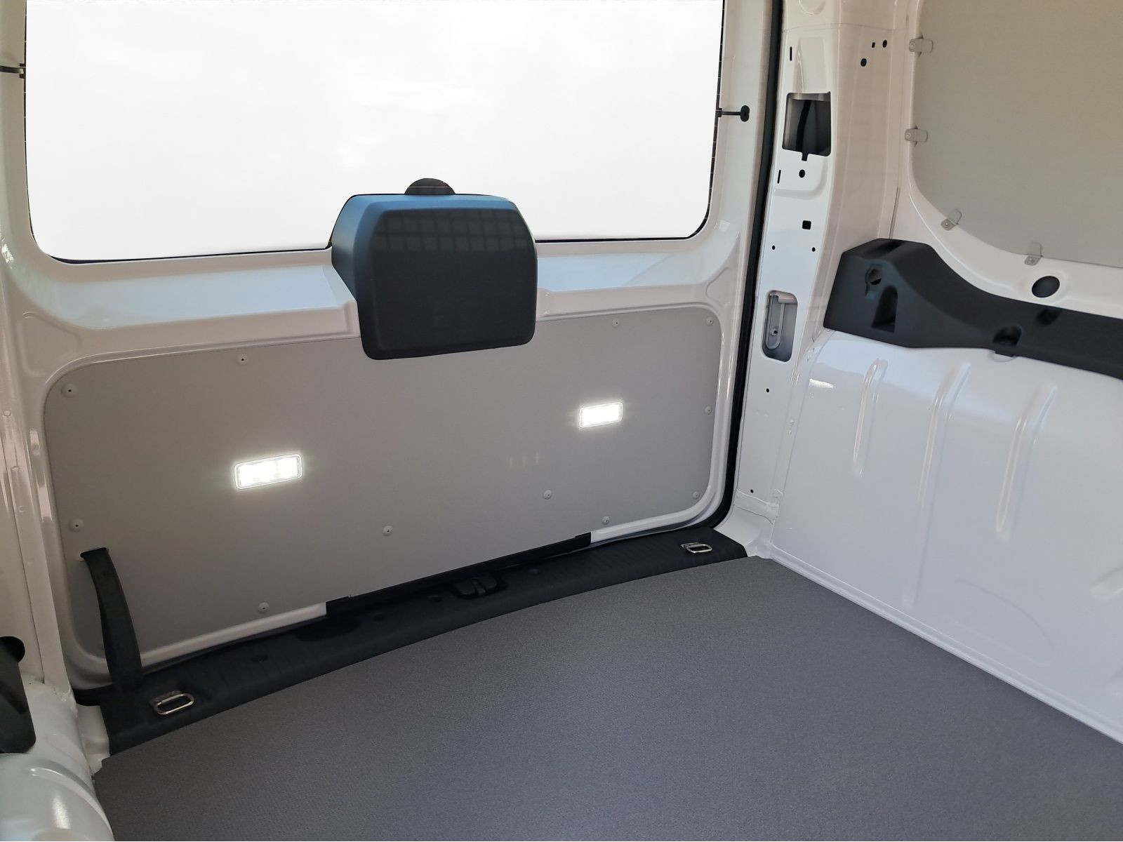 Volkswagen - Caddy Cargo_13