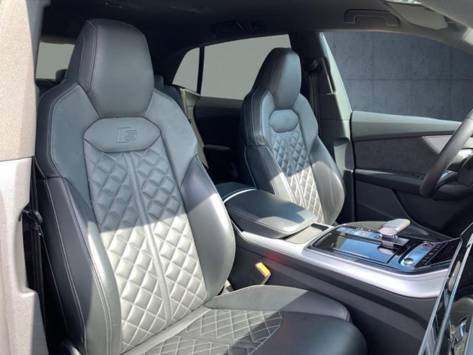 Audi - SQ8_19