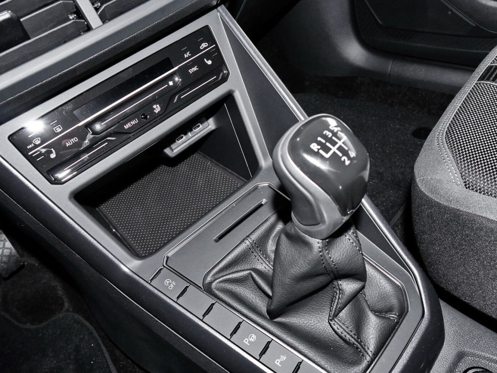 Volkswagen - Polo_14