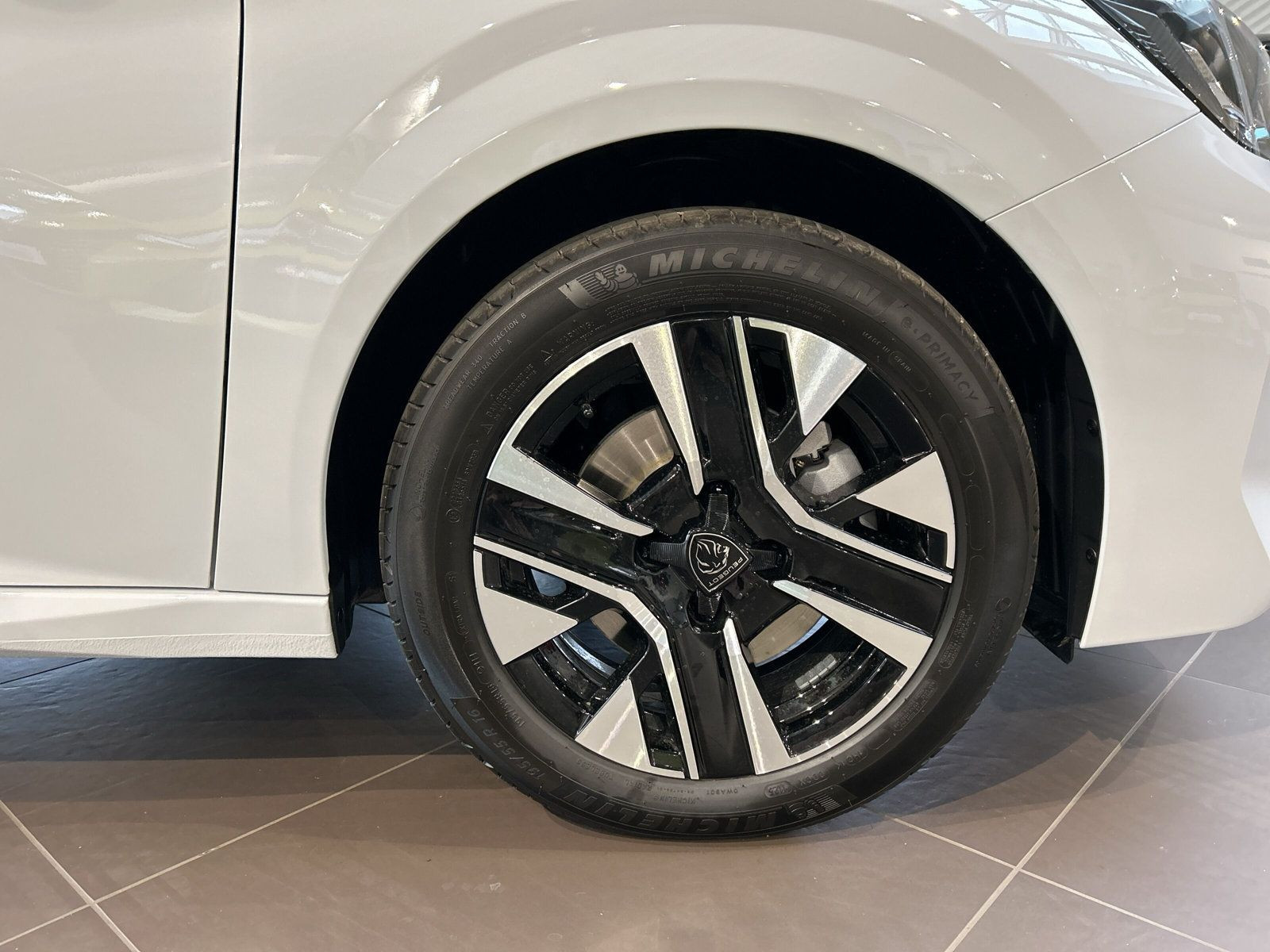 Peugeot - 208_11