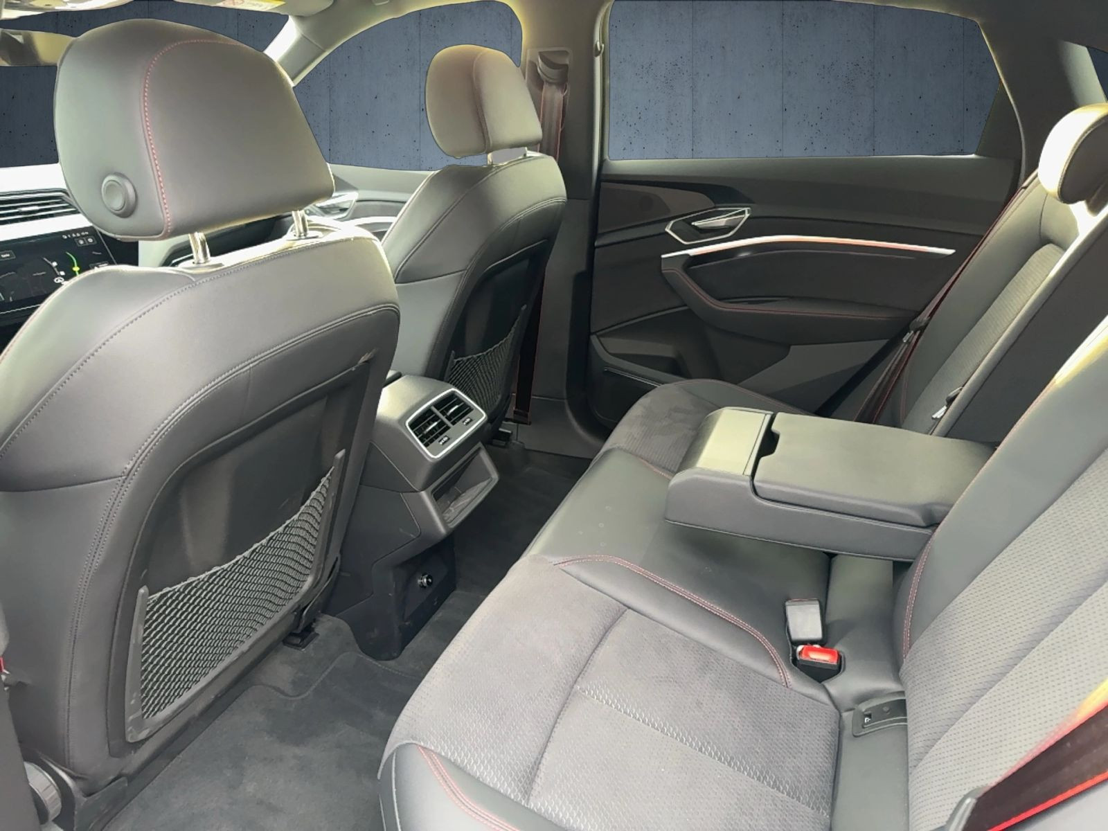 Audi - Q8 Sportback e-tron_14