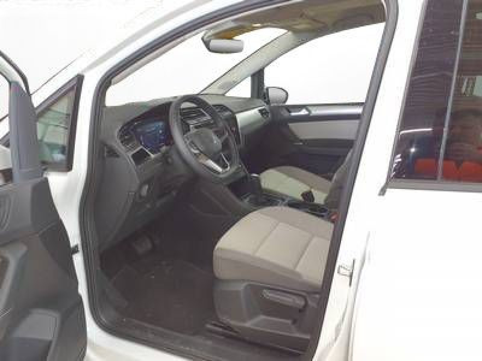 Volkswagen - Touran_5